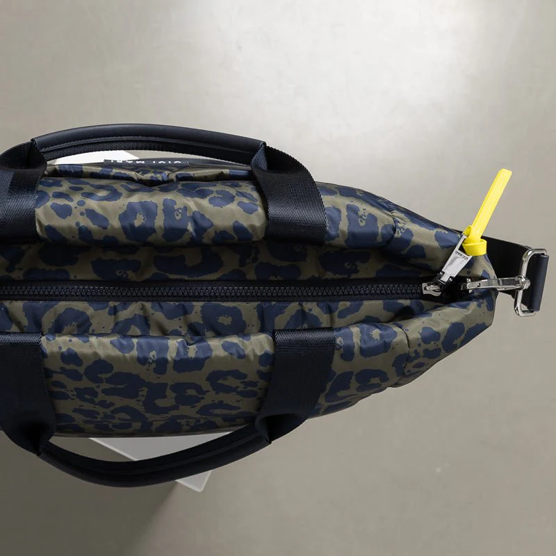 padded tote bag medium + strap basic woven slim - leo splashes navy/olive - Image 5