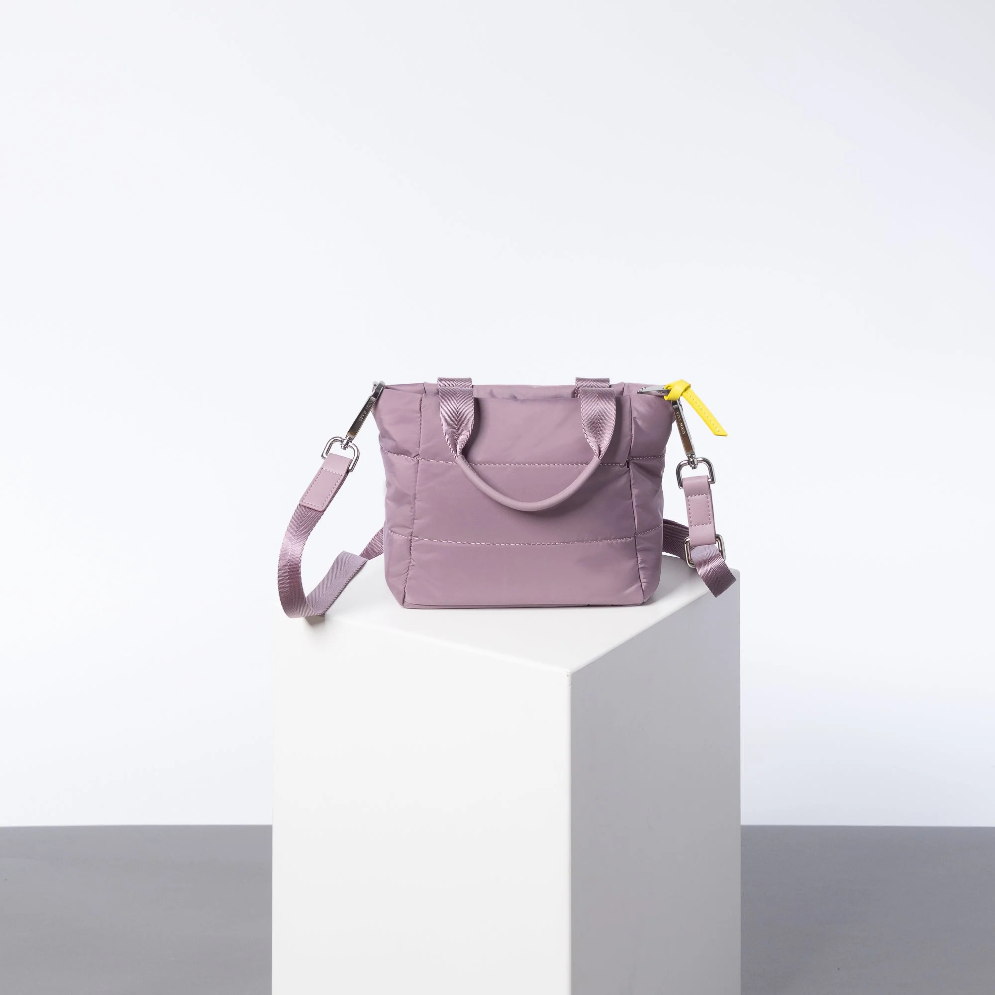 padded tote bag mini + strap basic woven slim - ash plum - Image 11