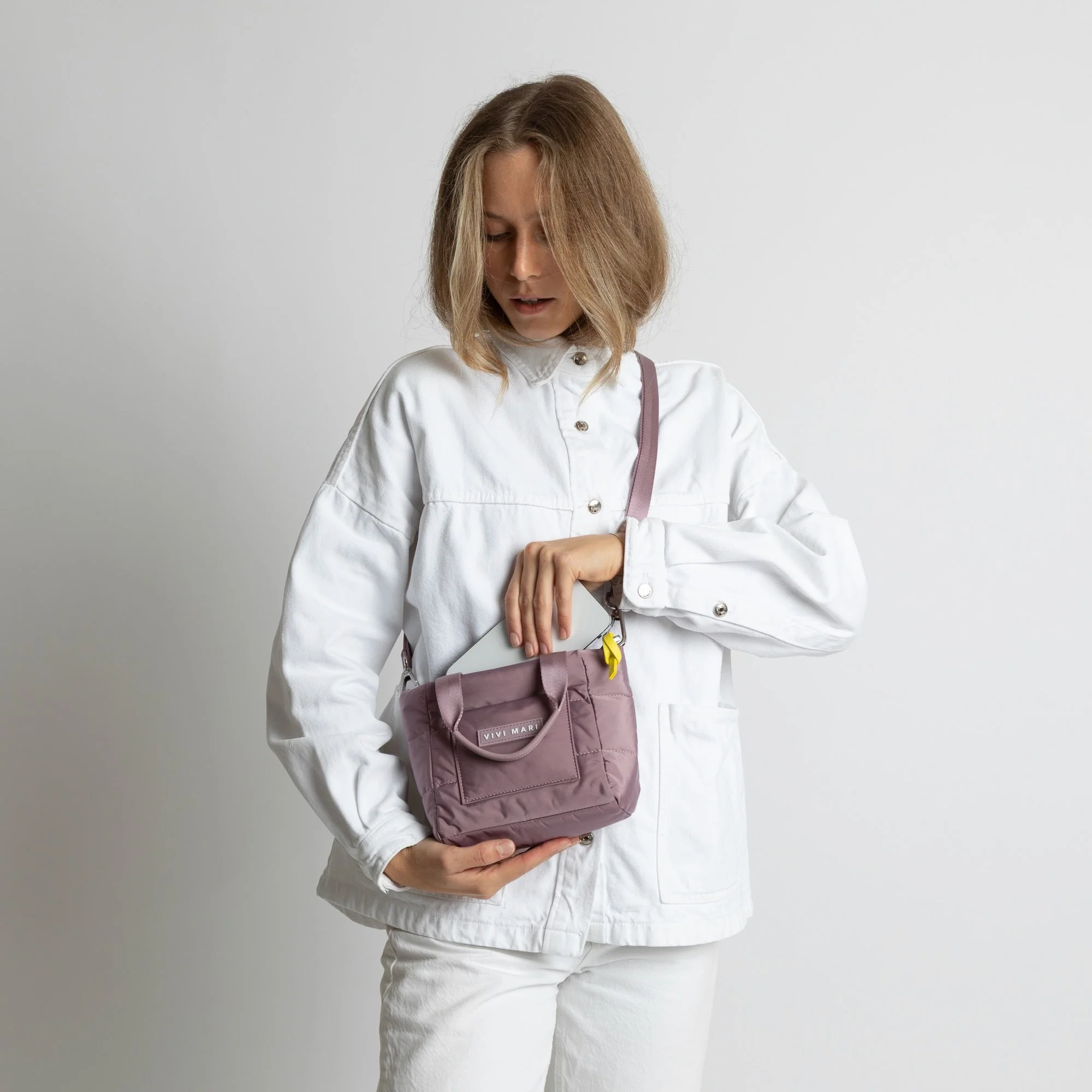 padded tote bag mini + strap basic woven slim - ash plum - Image 6