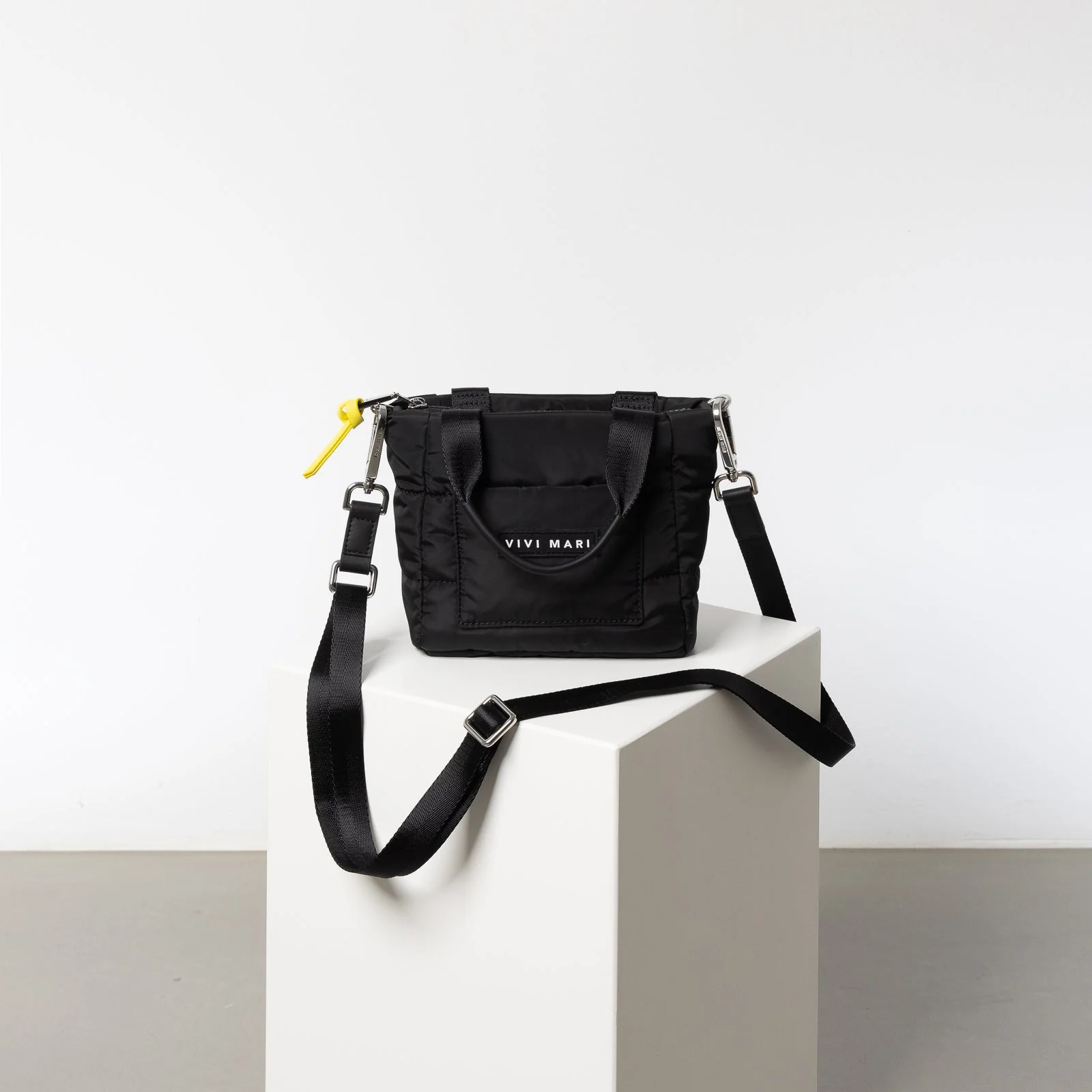 padded tote bag mini + strap basic woven slim - black