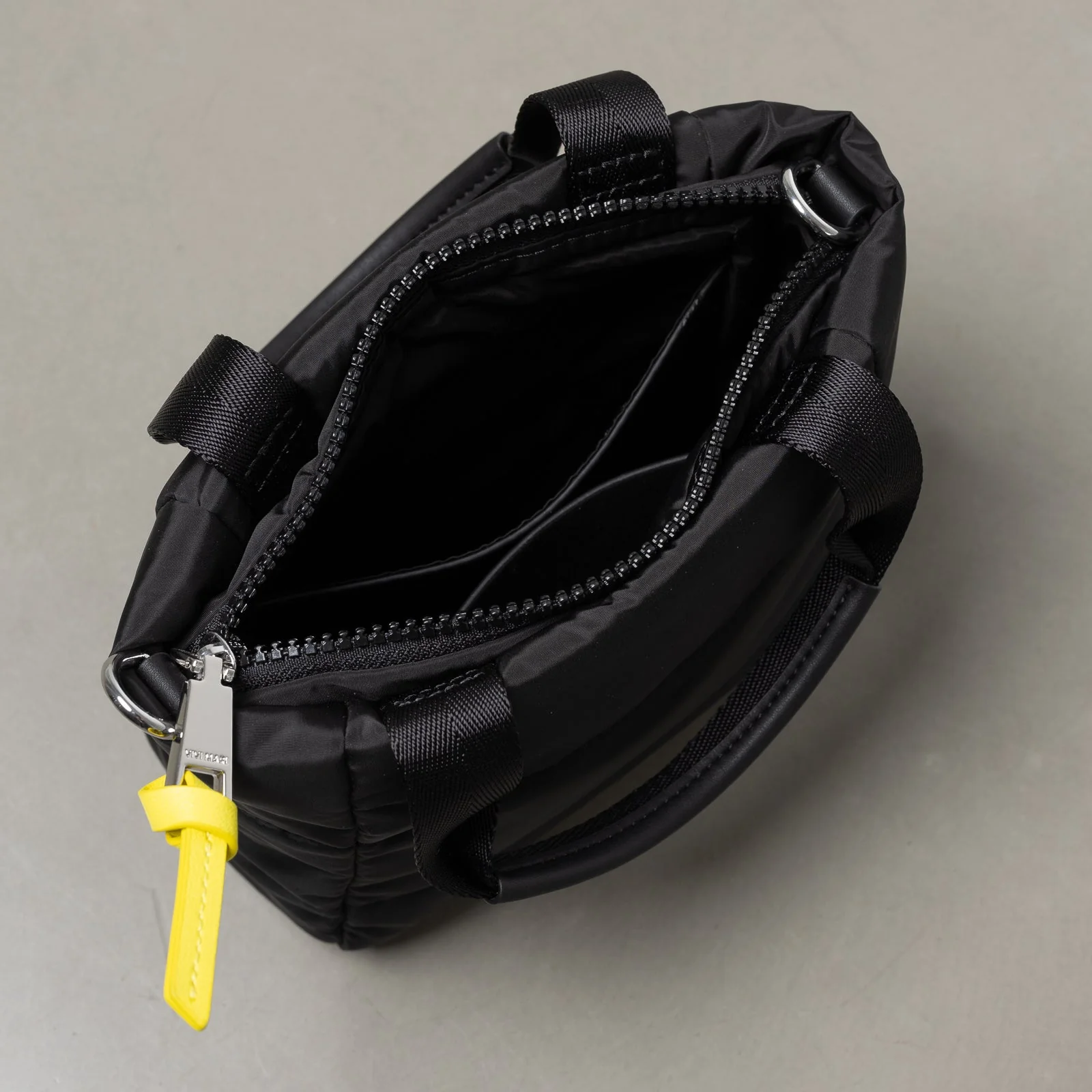 padded tote bag mini + strap basic woven slim - black - Image 10