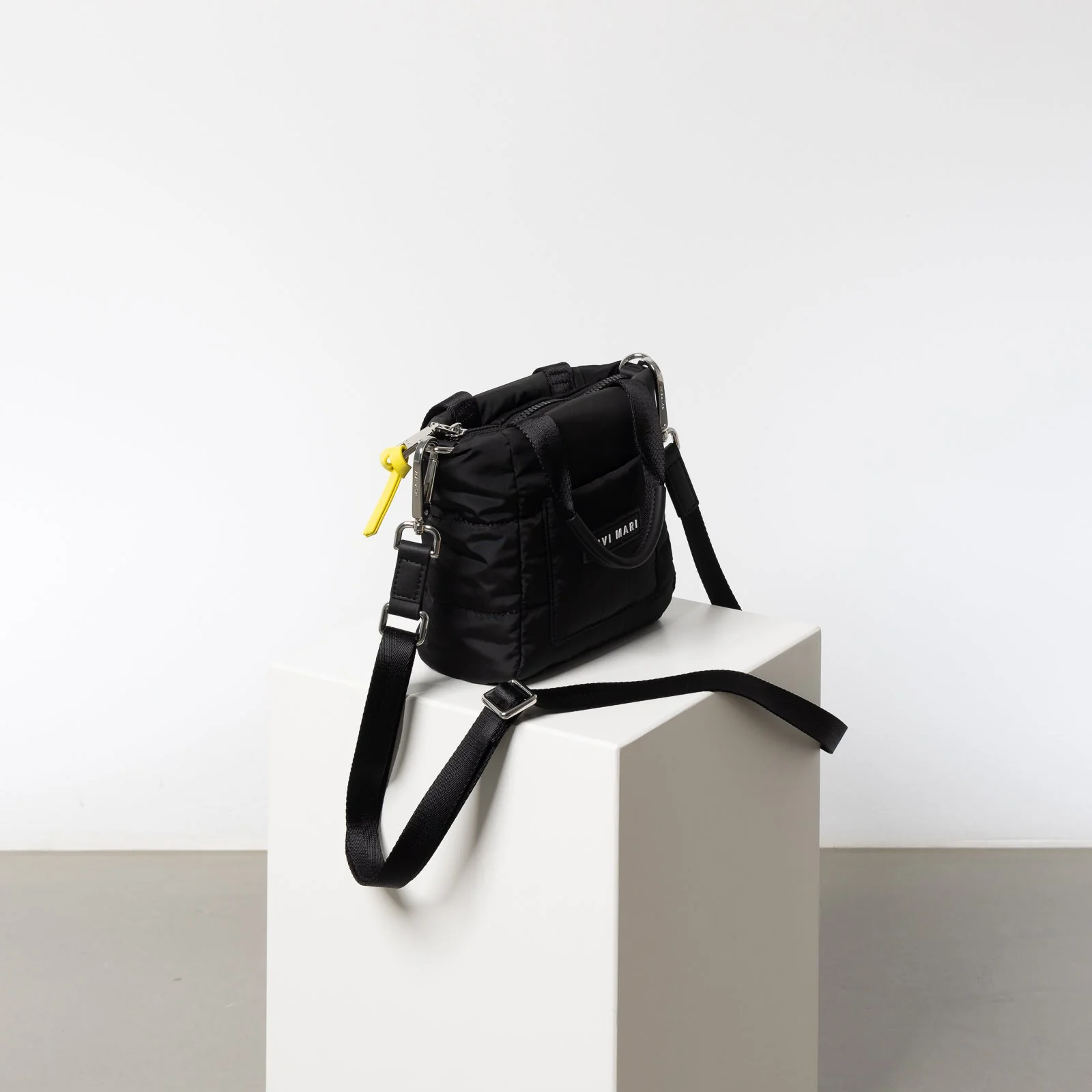 padded tote bag mini + strap basic woven slim - black - Image 17