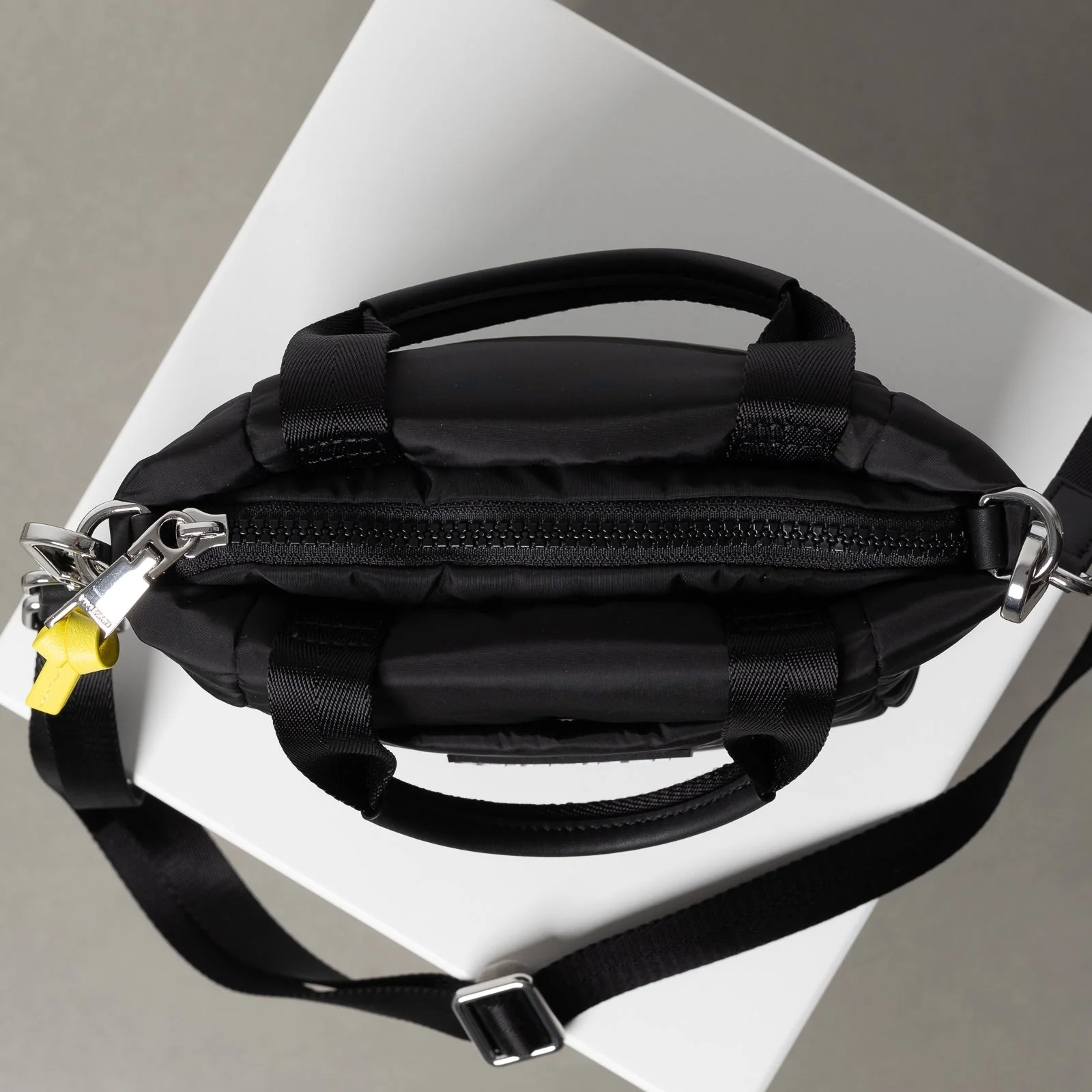 padded tote bag mini + strap basic woven slim - black - Image 19