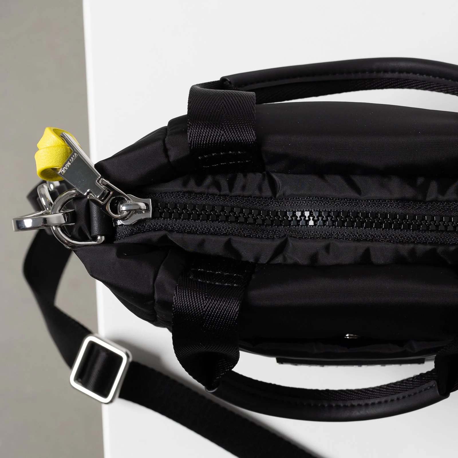 padded tote bag mini + strap basic woven slim - black - Image 3