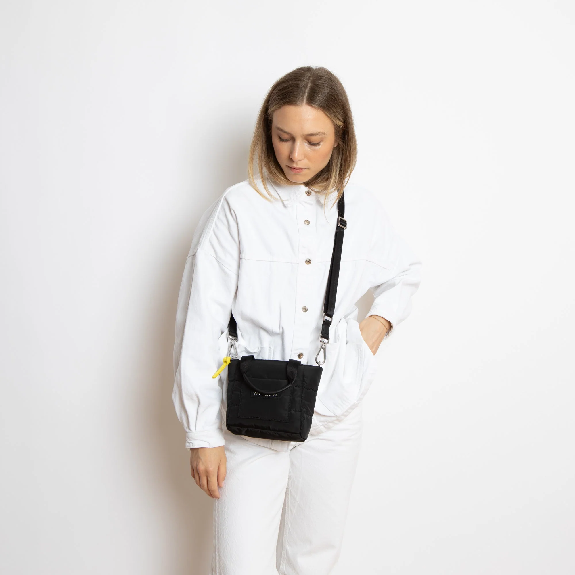 padded tote bag mini + strap basic woven slim - black - Image 4
