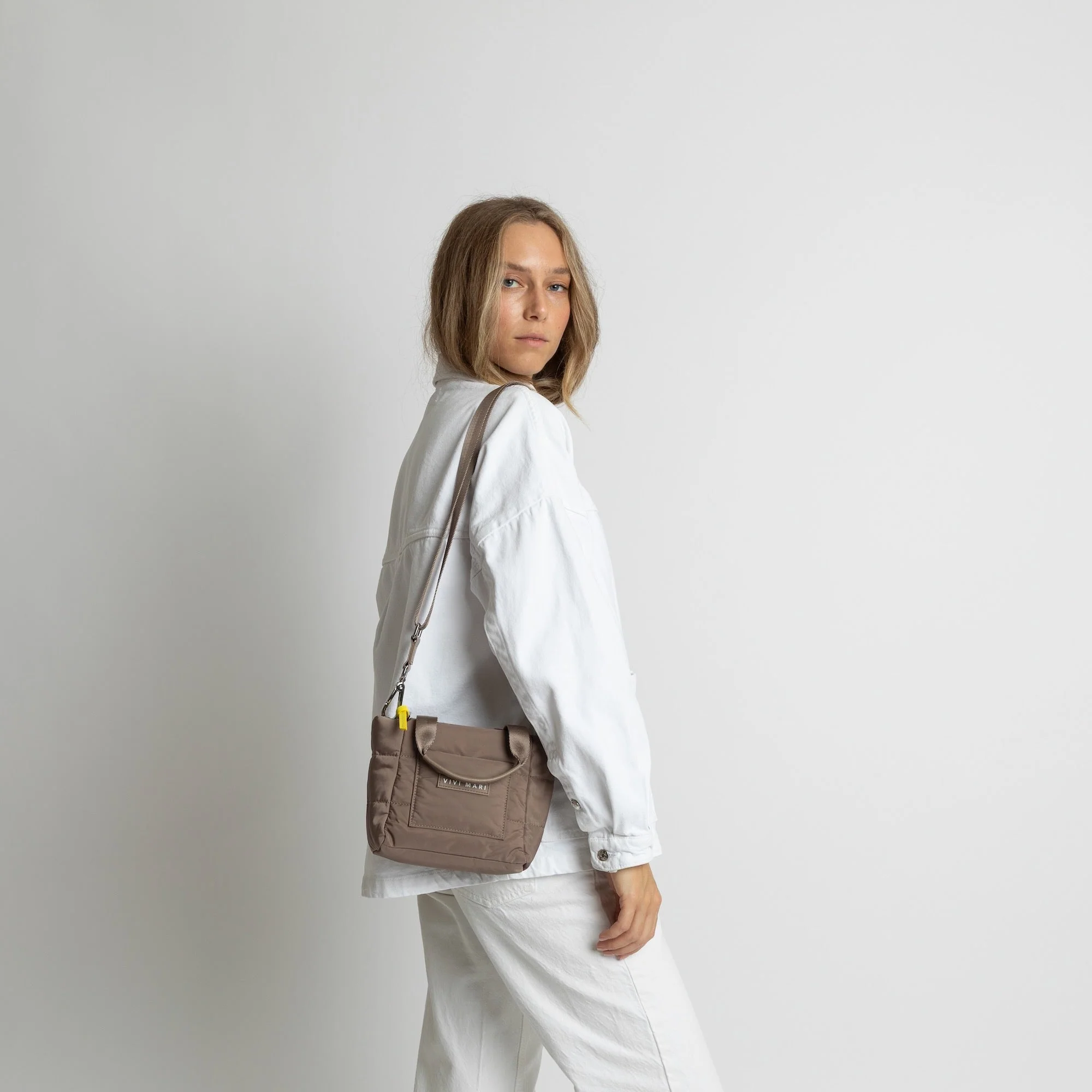 padded tote bag mini + strap basic woven slim - dark mushroom - Image 12