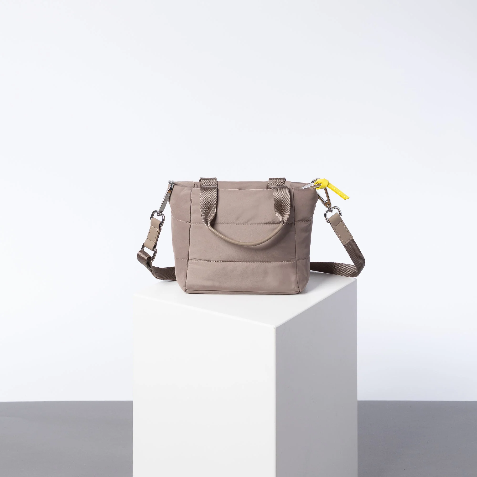 padded tote bag mini + strap basic woven slim - dark mushroom - Image 13