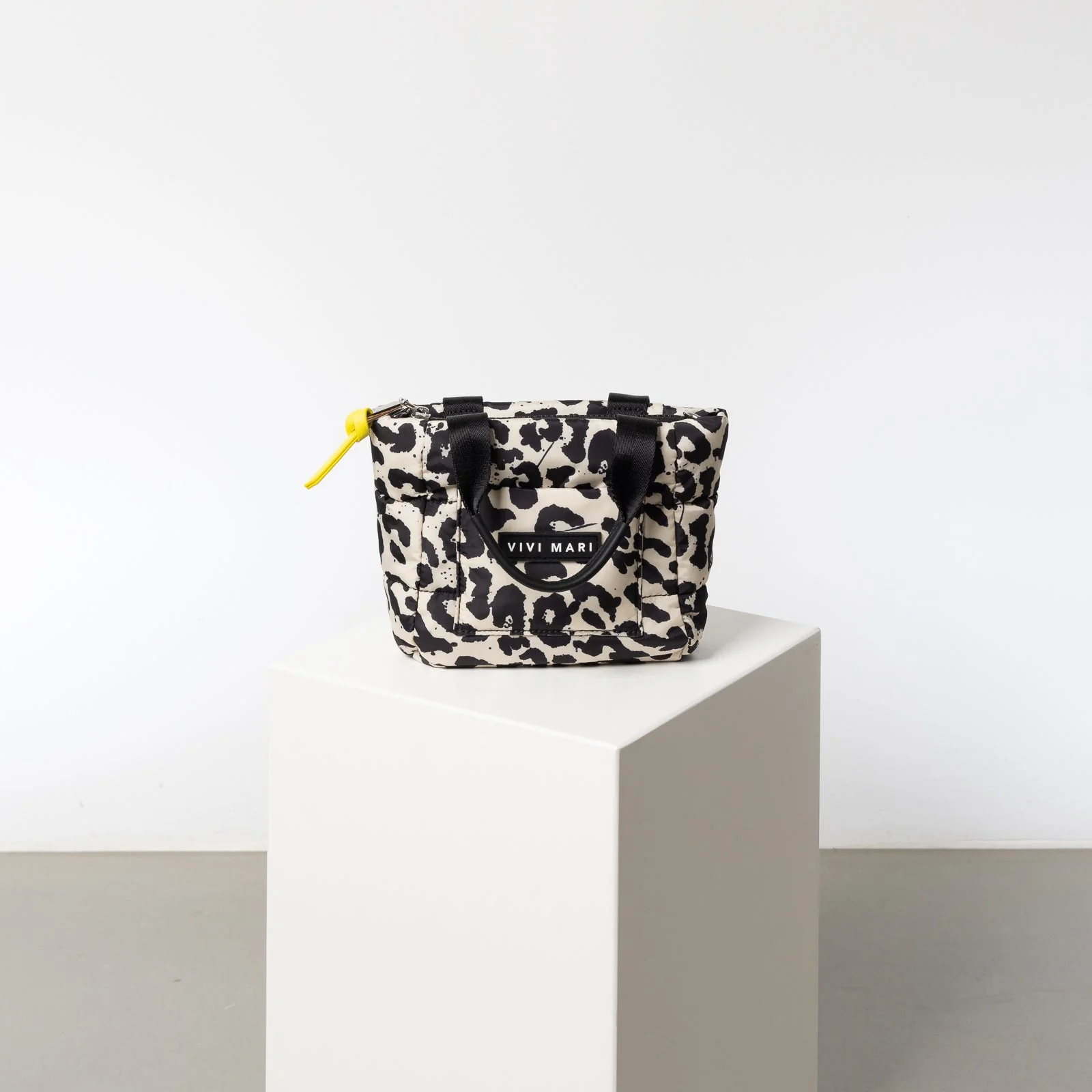 padded tote bag mini + strap basic woven slim - leo splashes black/sand - Image 24