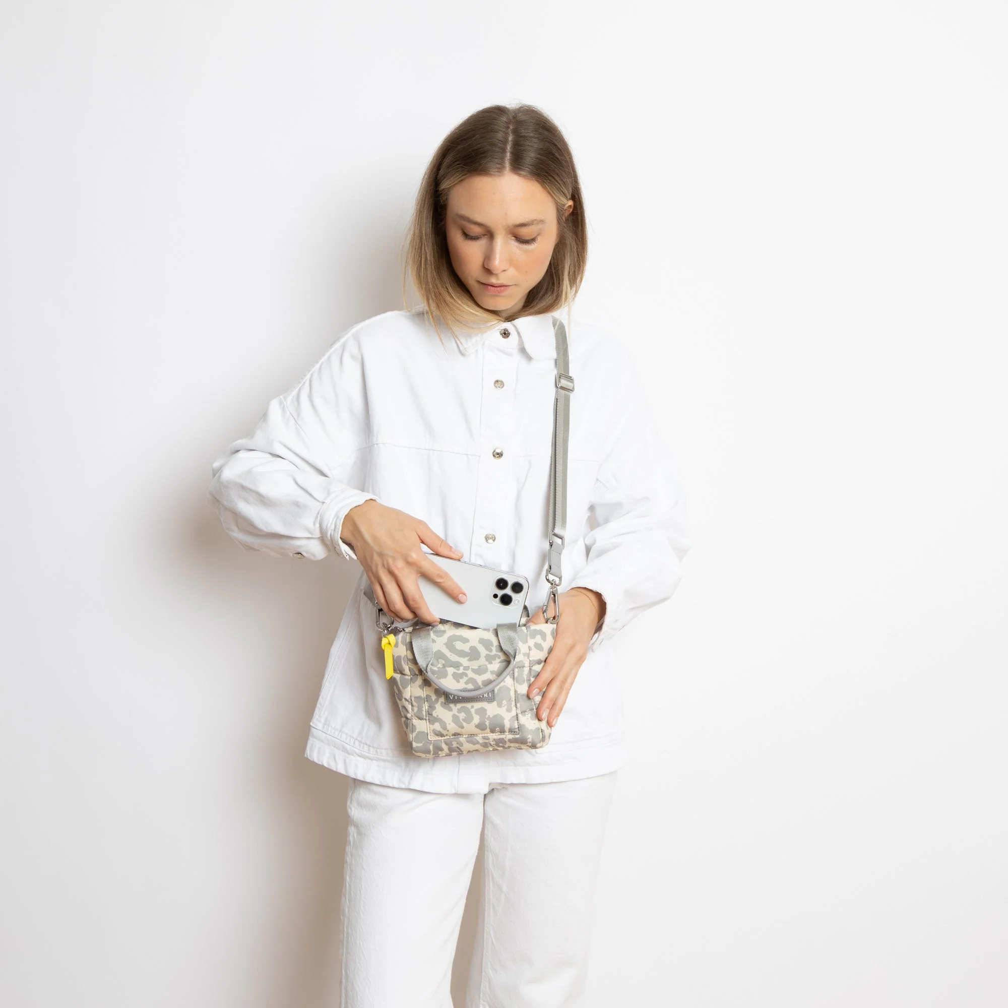 padded tote bag mini + strap basic woven slim - leo splashes grey/sand - Image 12