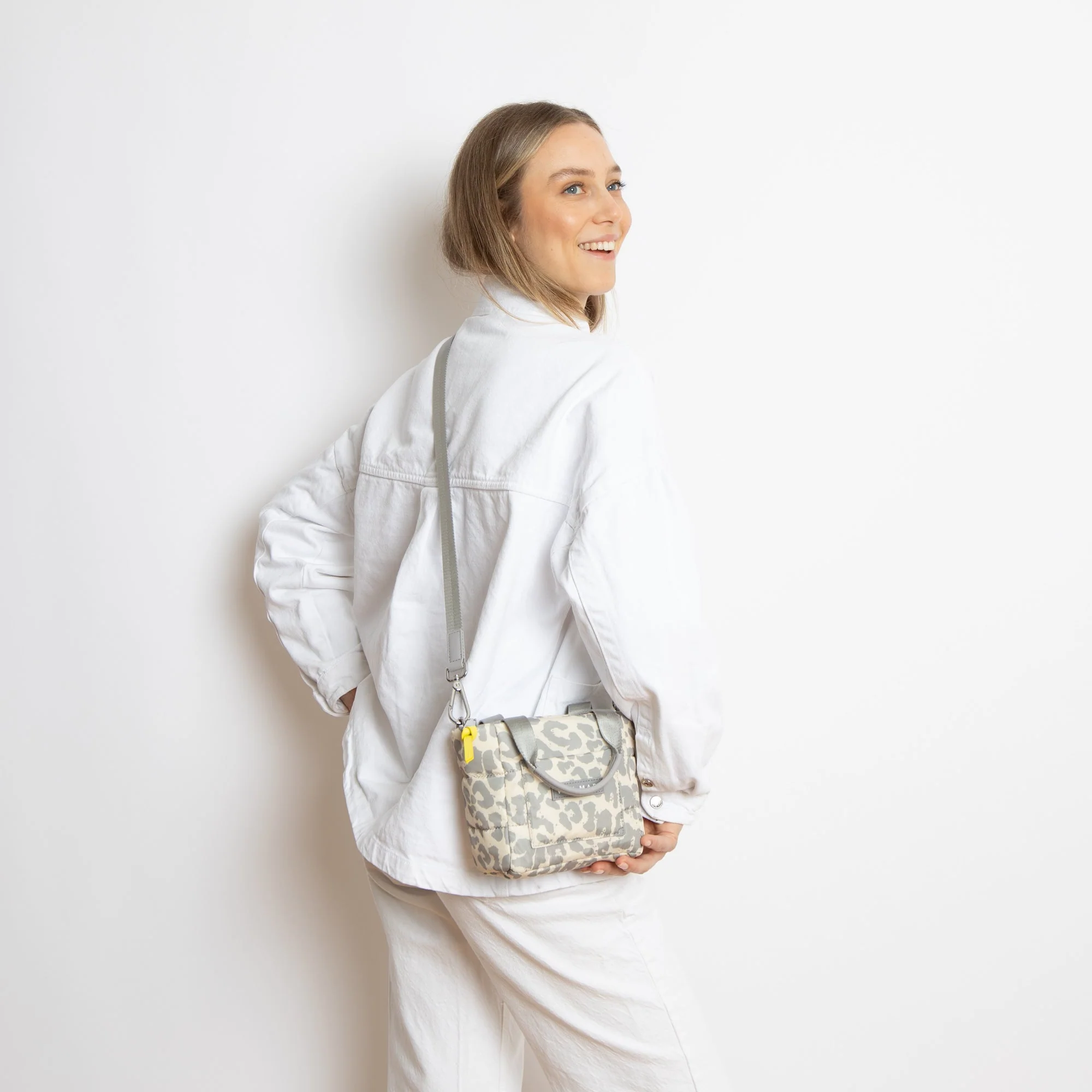 padded tote bag mini + strap basic woven slim - leo splashes grey/sand - Image 8