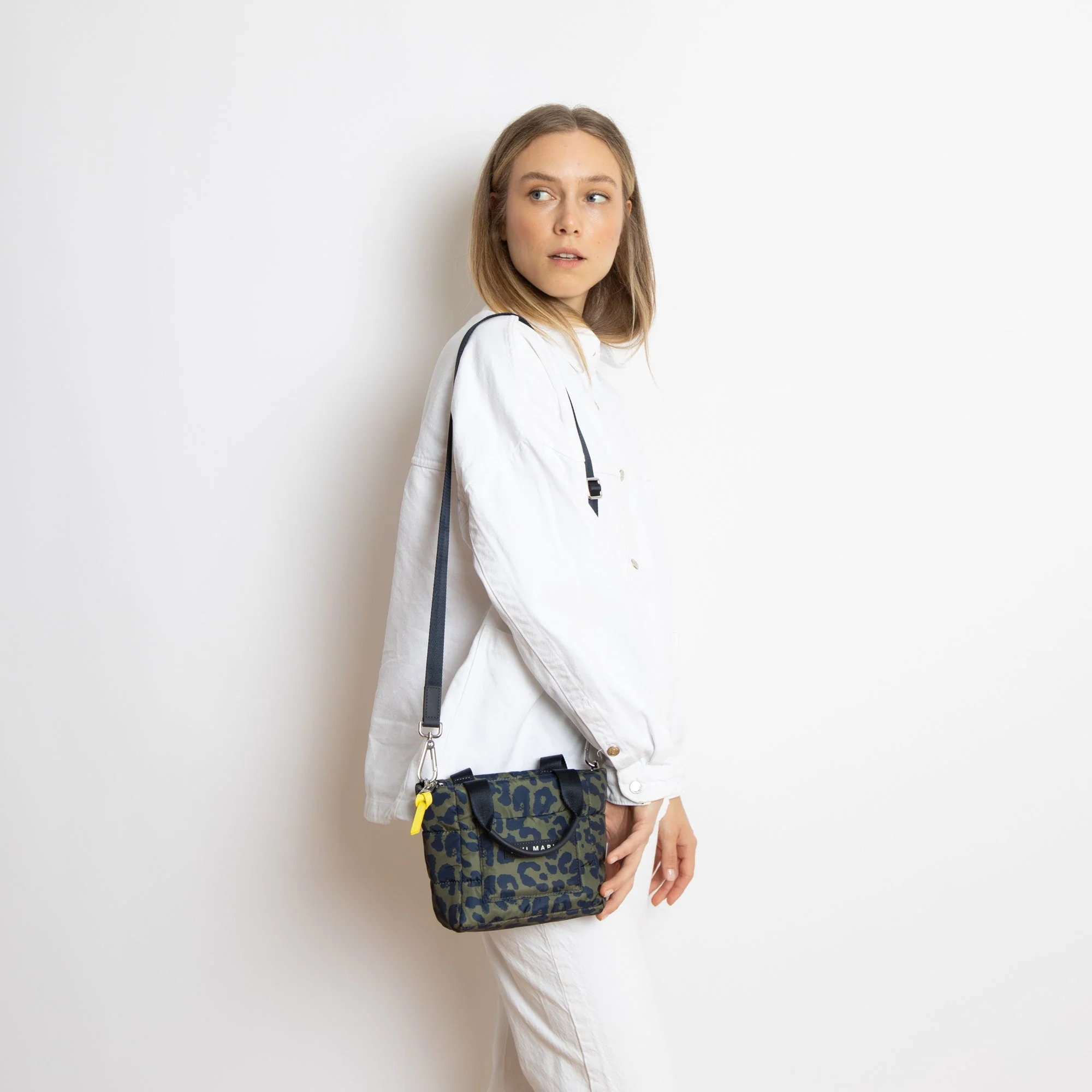 padded tote bag mini + strap basic woven slim - leo splashes navy/olive - Image 11