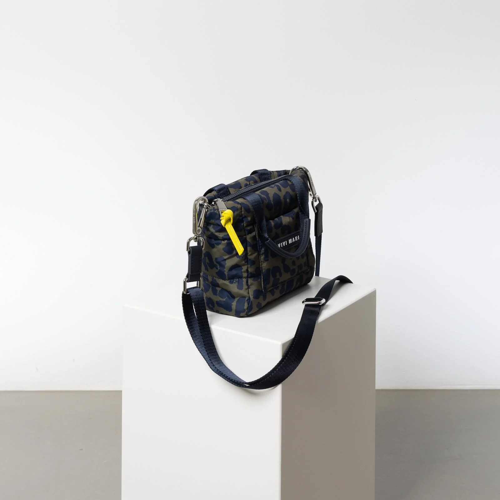 padded tote bag mini + strap basic woven slim - leo splashes navy/olive - Image 14
