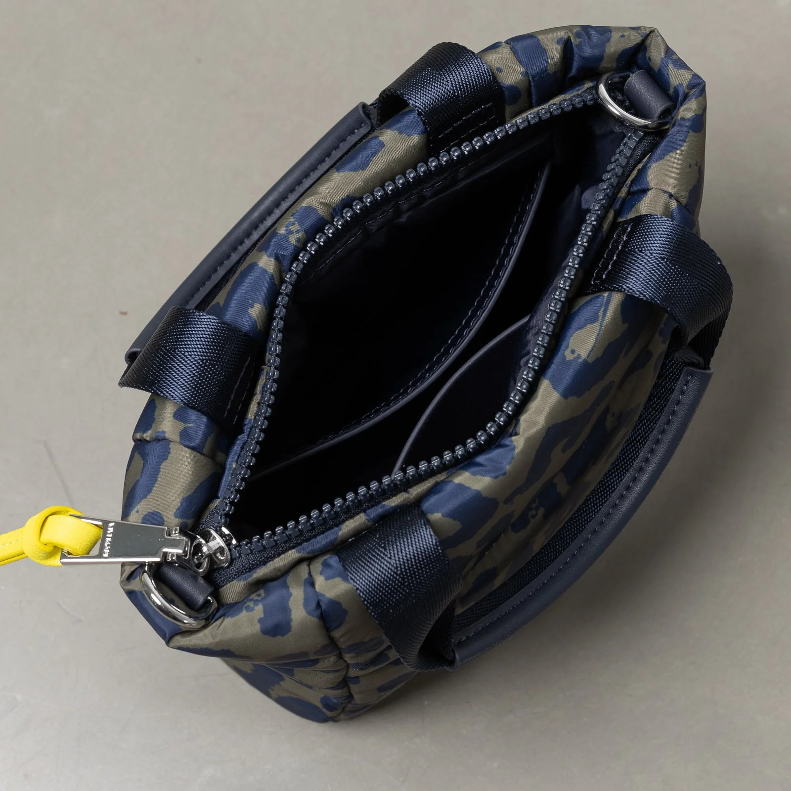 padded tote bag mini + strap basic woven slim - leo splashes navy/olive - Image 18