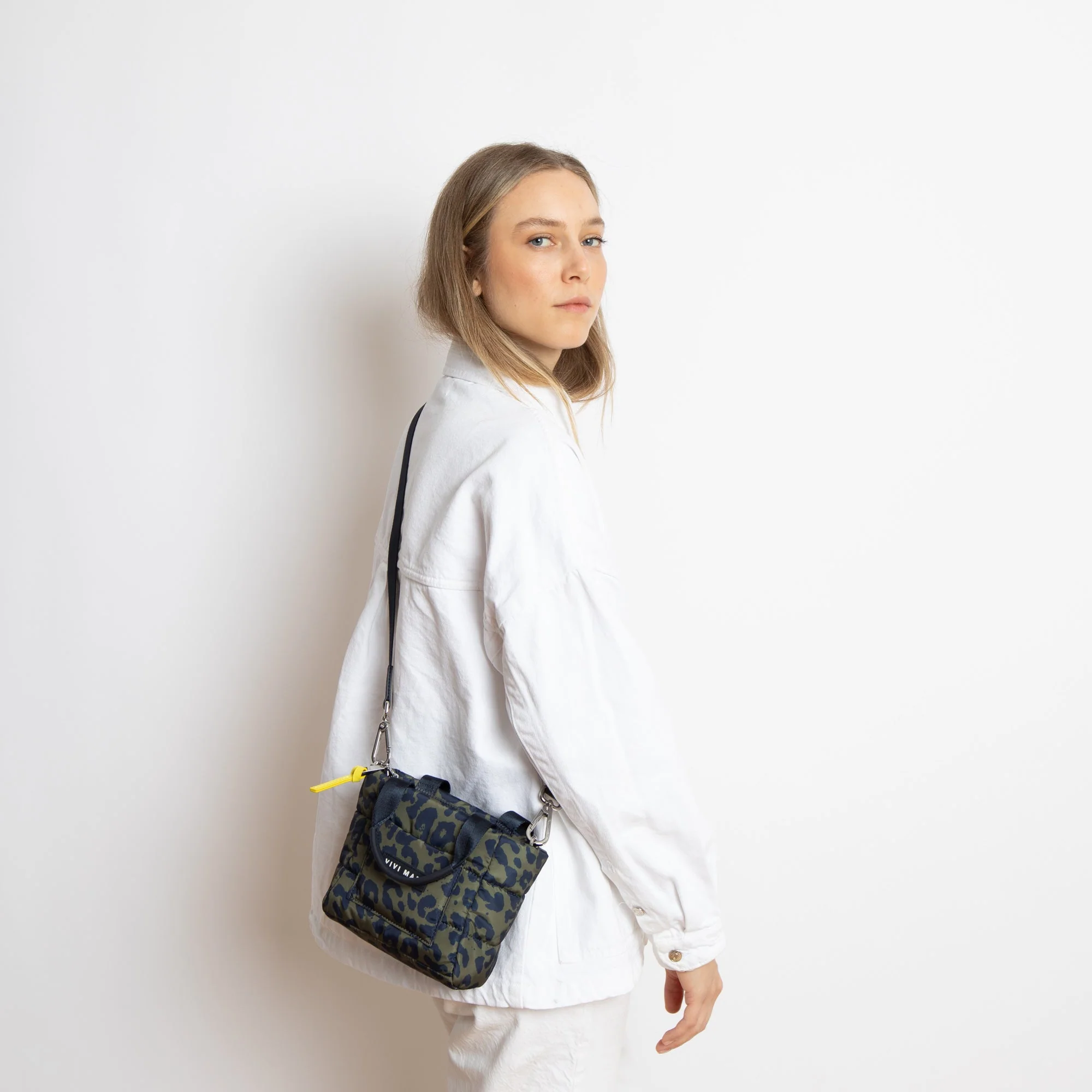 padded tote bag mini + strap basic woven slim - leo splashes navy/olive - Image 4