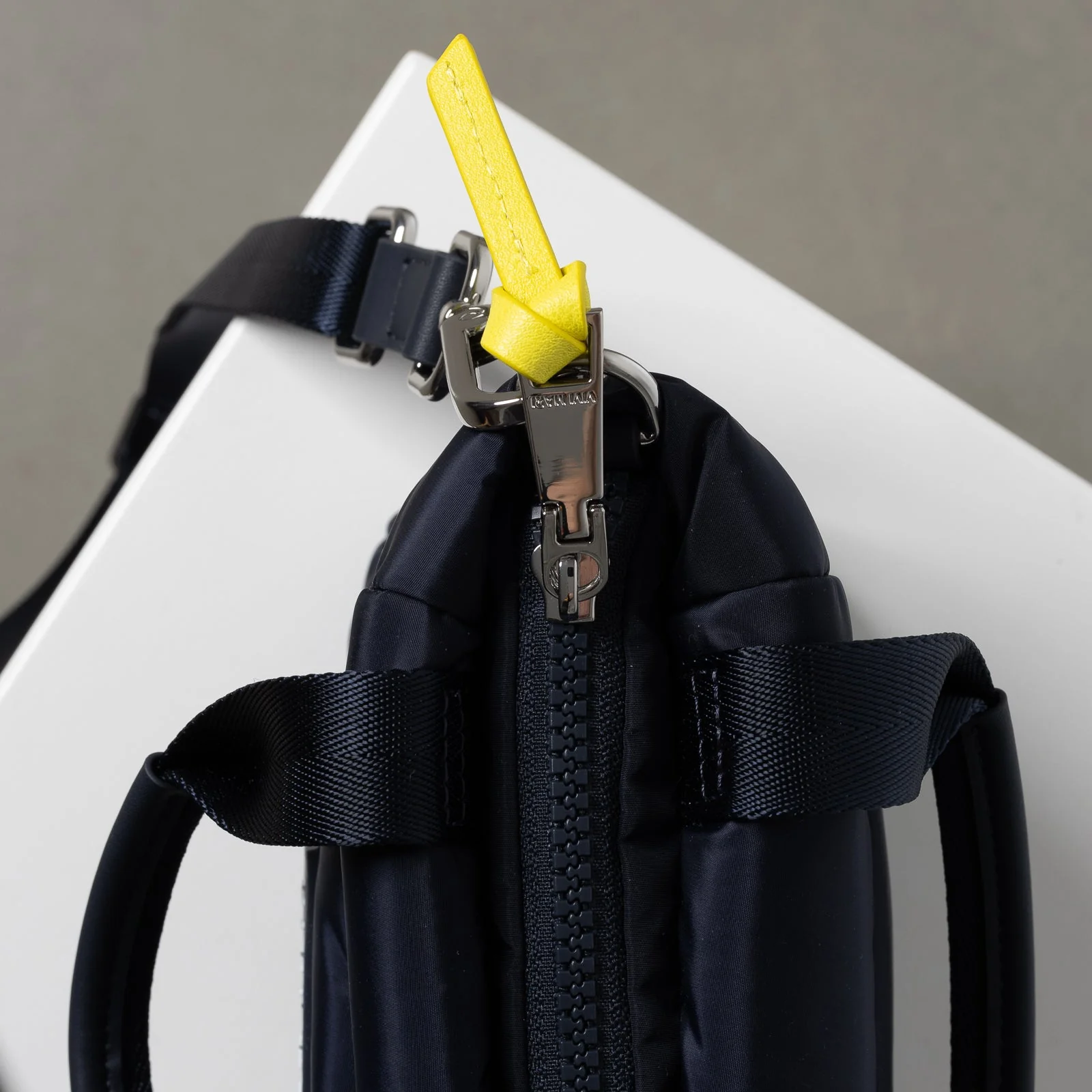padded tote bag mini + strap basic woven slim - navy - Image 12