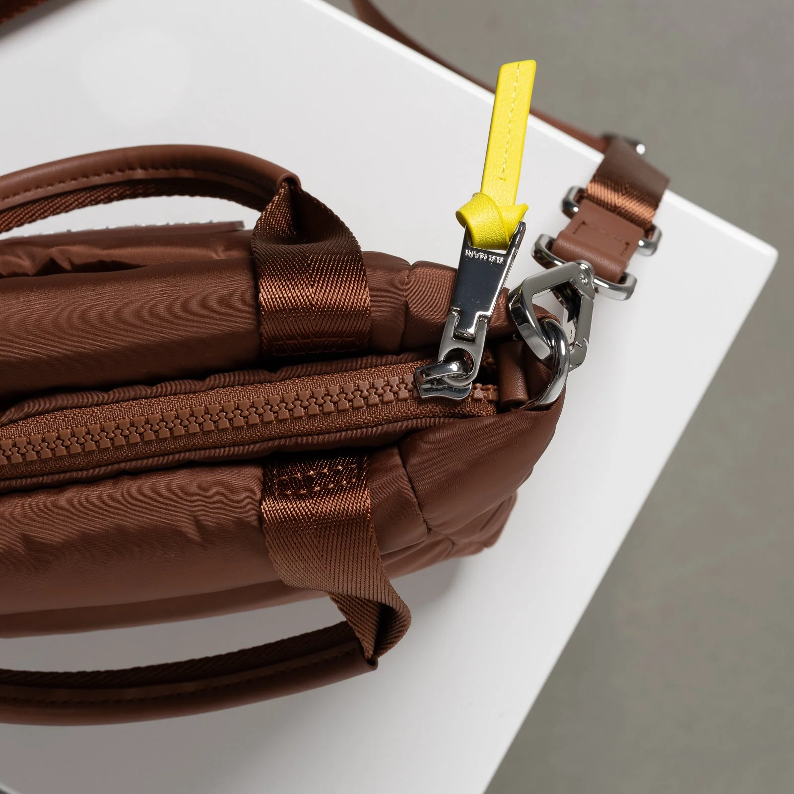 padded tote bag mini + strap basic woven slim - tan - Image 11