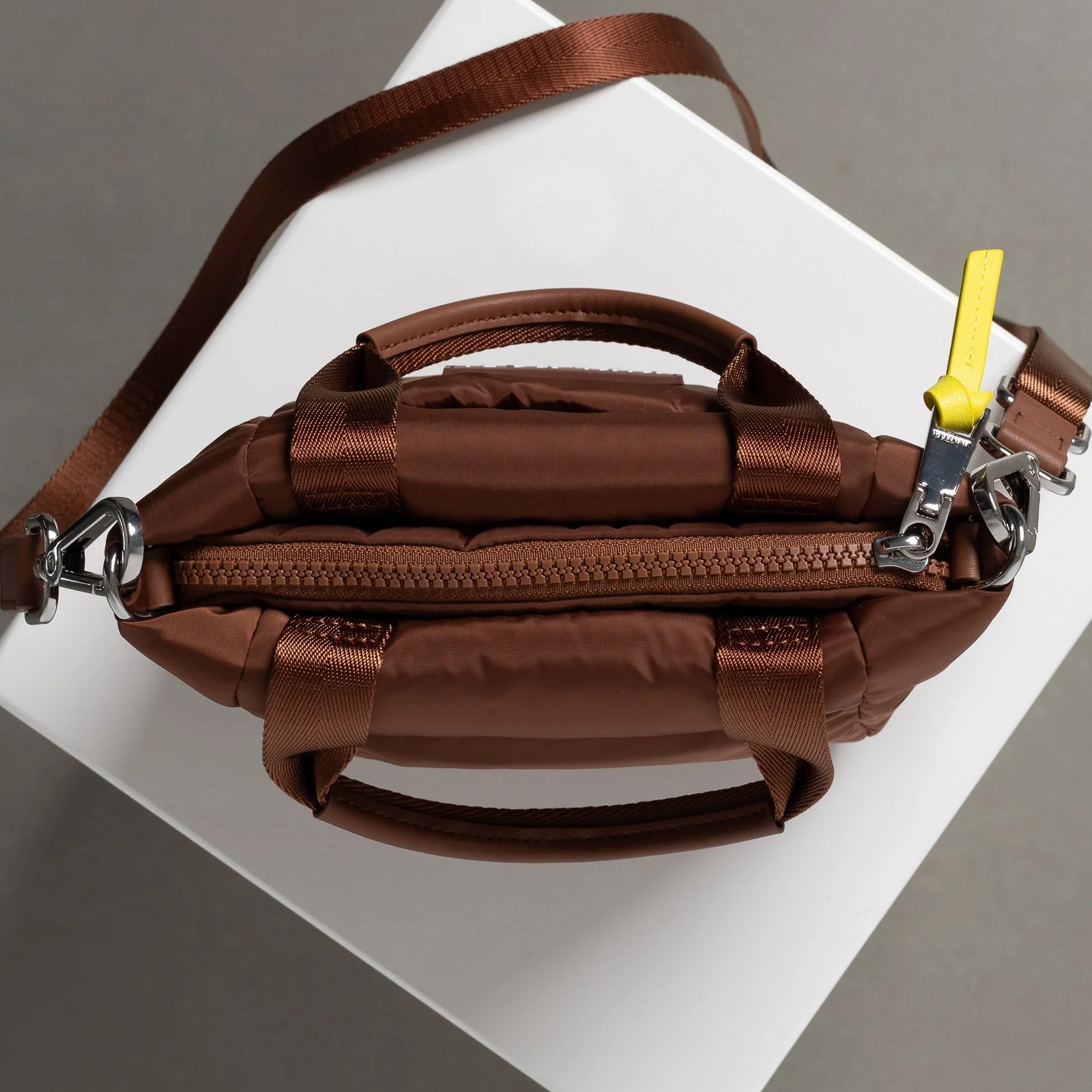 padded tote bag mini + strap basic woven slim - tan - Image 8