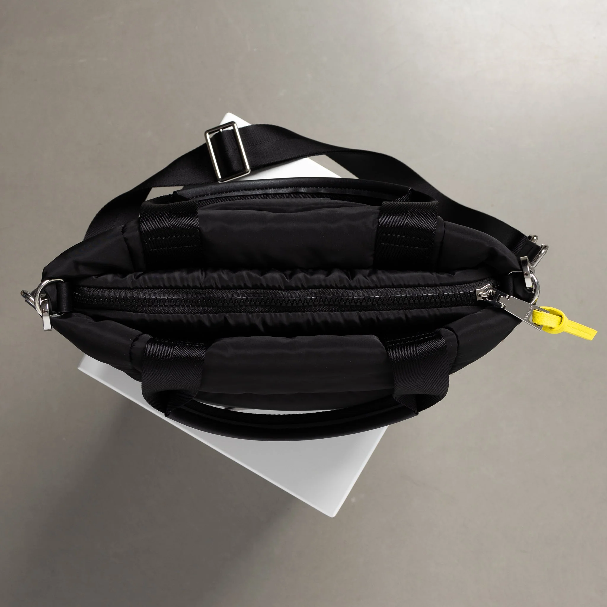 padded tote bag small + strap basic woven slim - black - Image 17