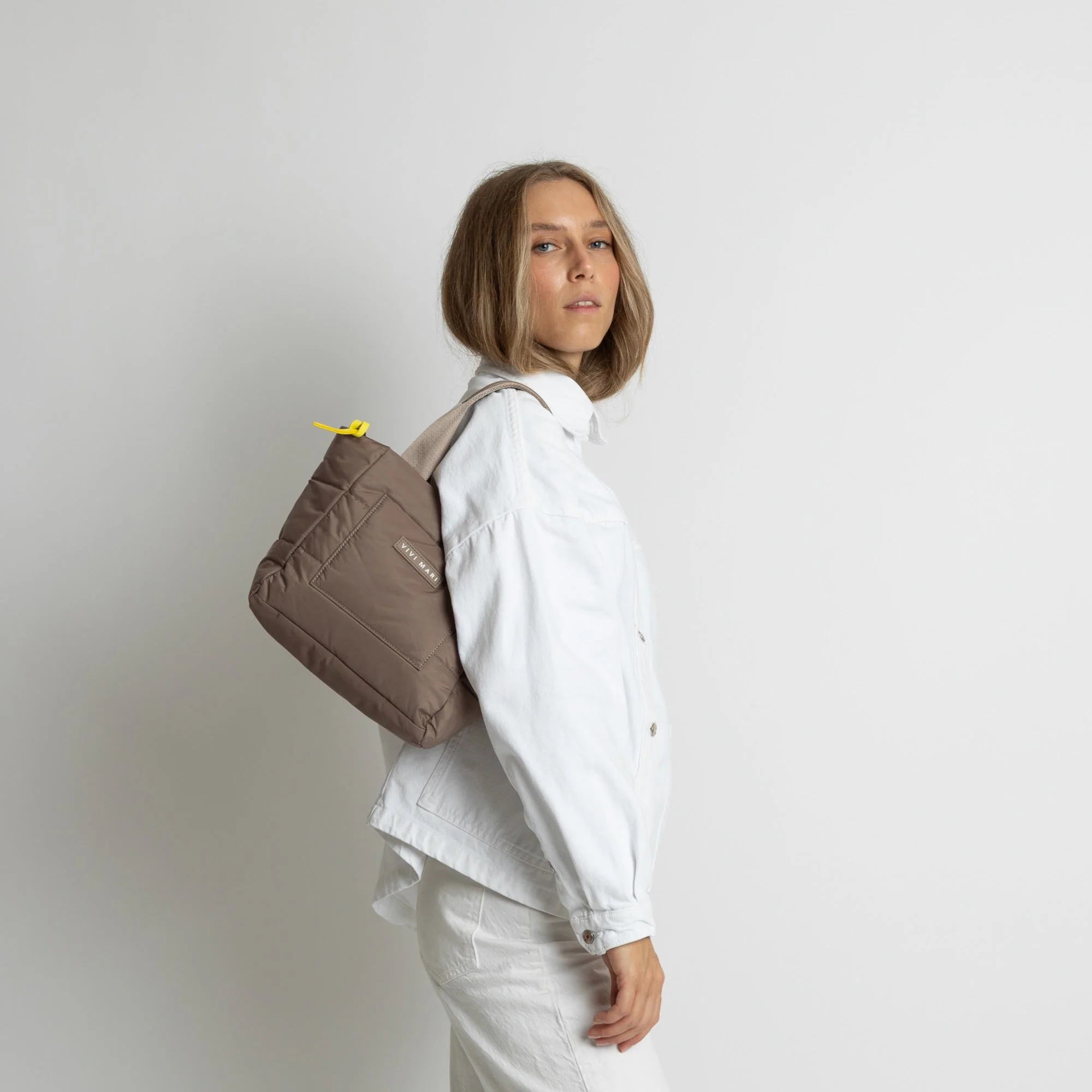 padded tote bag small + strap basic woven slim - dark mushroom - Image 11