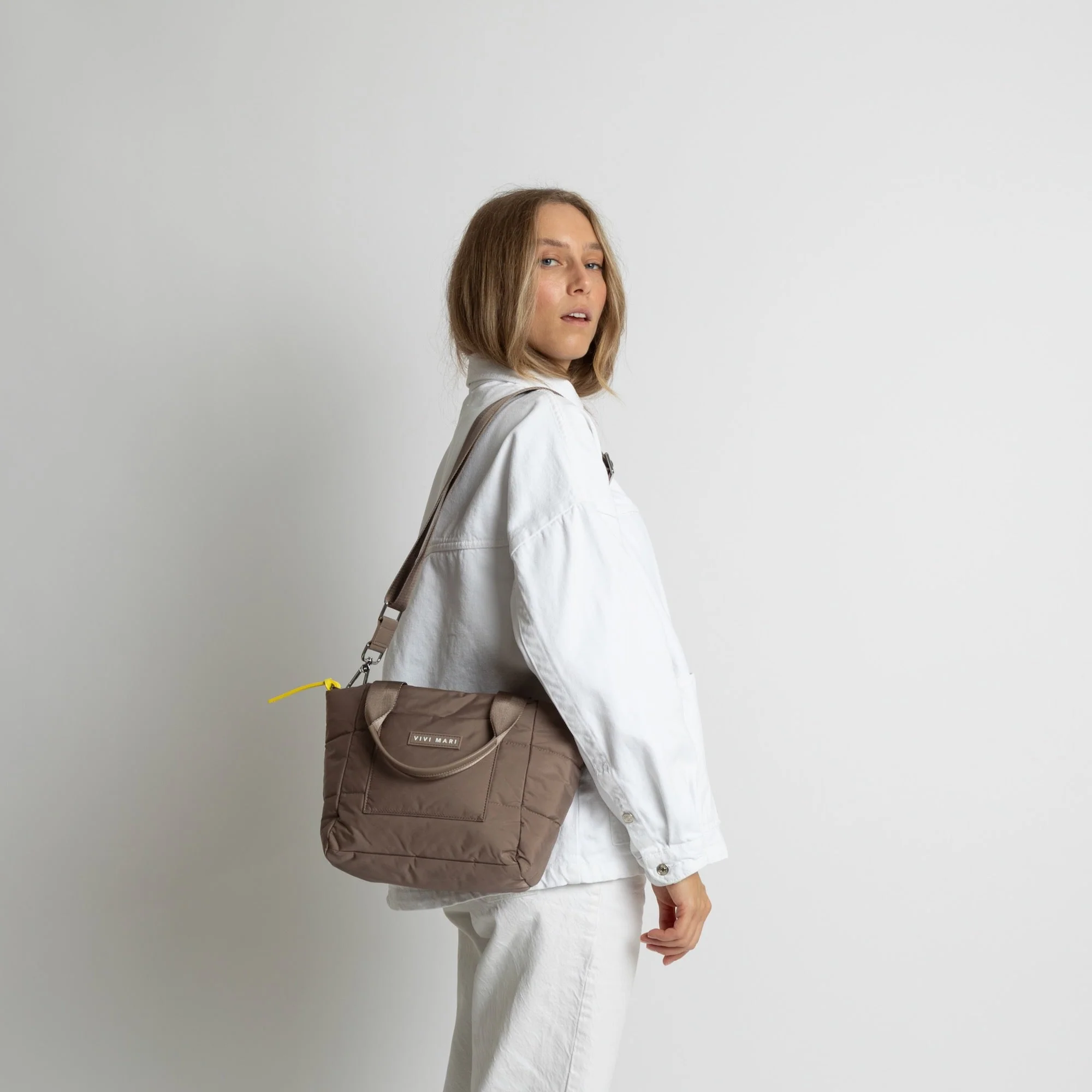 padded tote bag small + strap basic woven slim - dark mushroom - Image 15