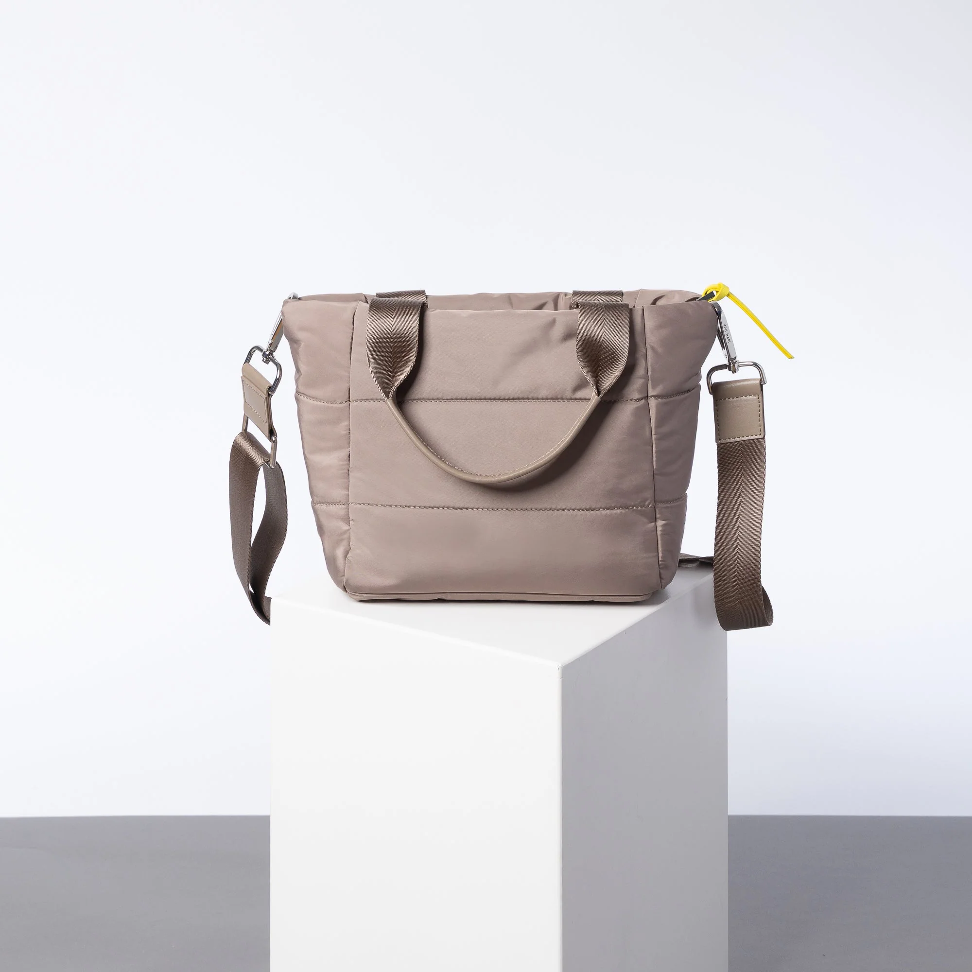 padded tote bag small + strap basic woven slim - dark mushroom - Image 3