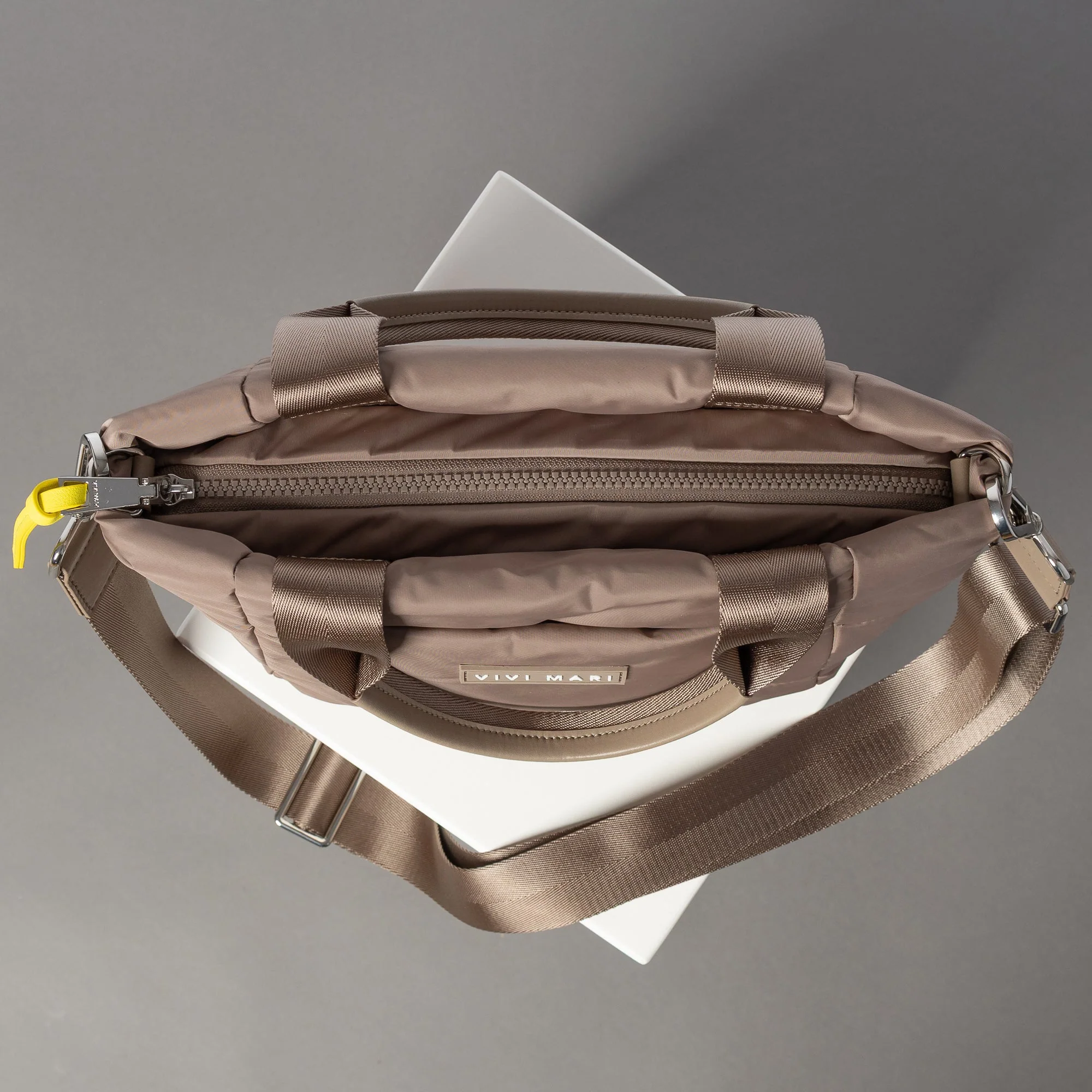 padded tote bag small + strap basic woven slim - dark mushroom - Image 6