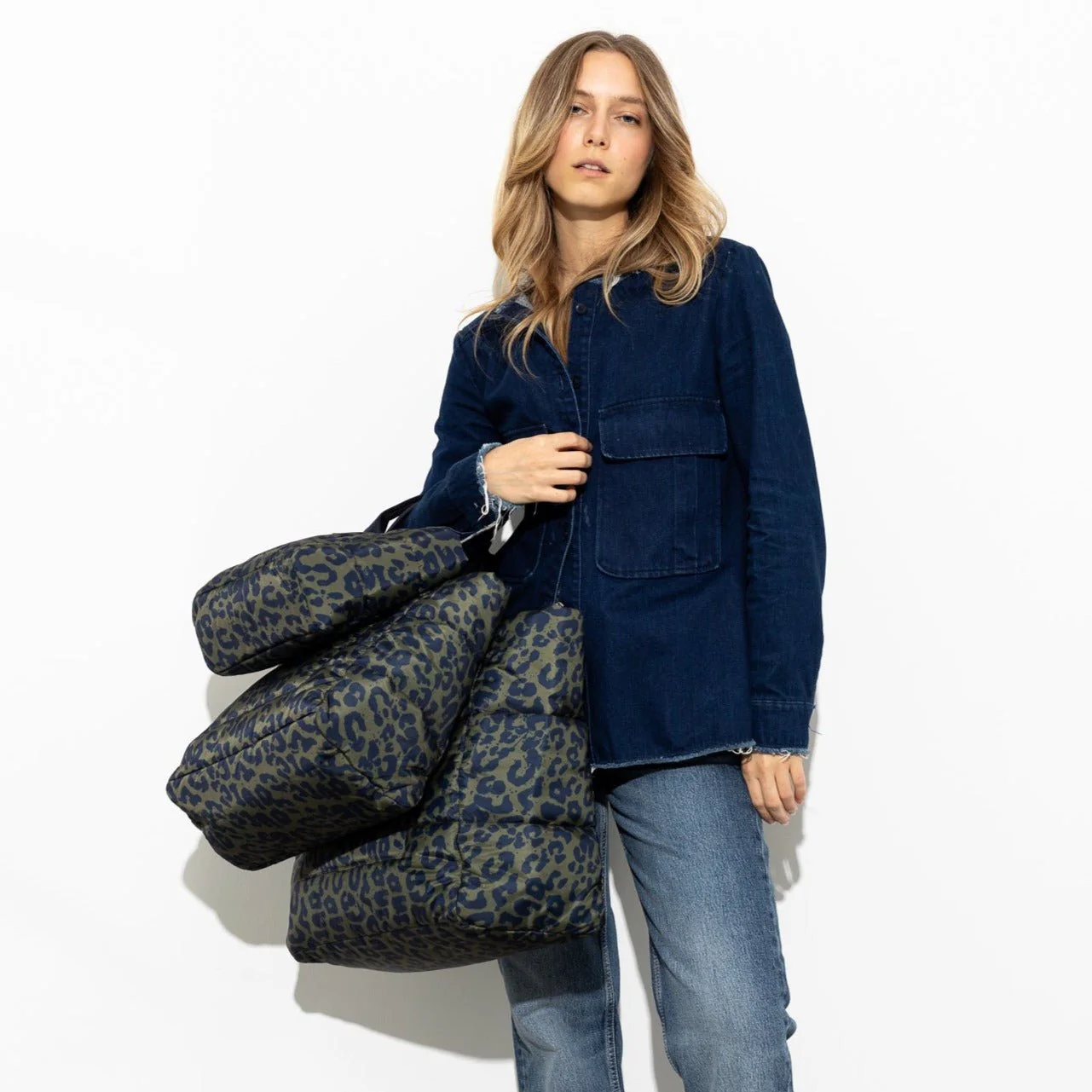 padded tote bag small + strap basic woven slim - leo splashes navy/olive - Image 22