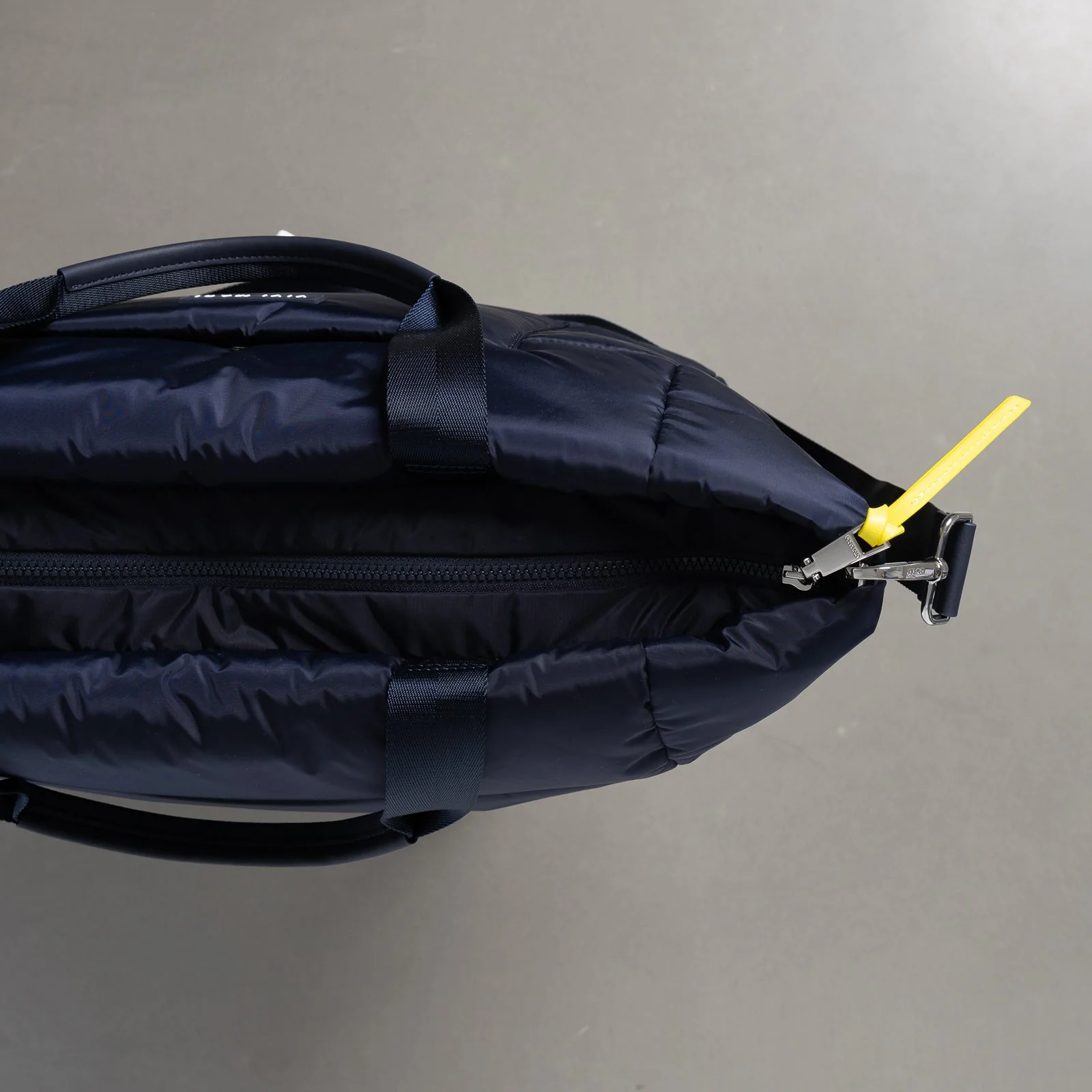 padded tote bag small + strap basic woven slim - navy - Image 12