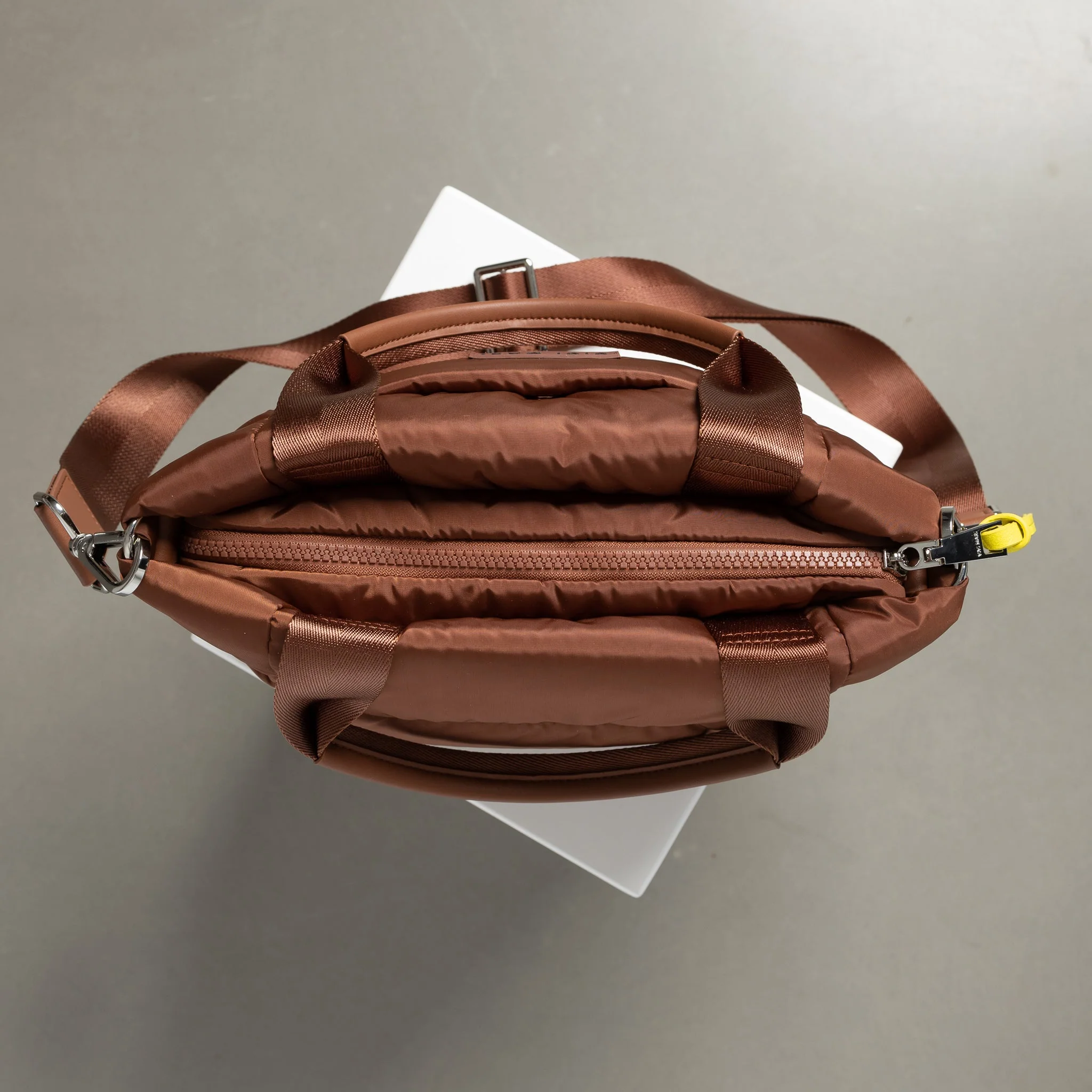 padded tote bag small + strap basic woven slim - tan - Image 11