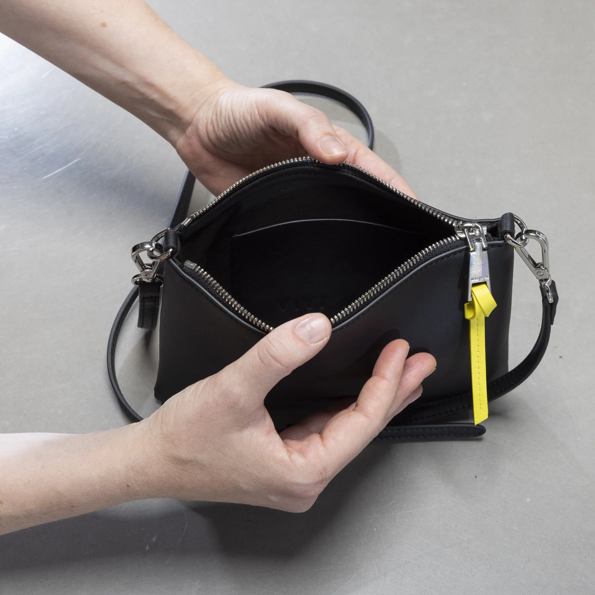 pouch + strap basic classic thin - black - Image 11