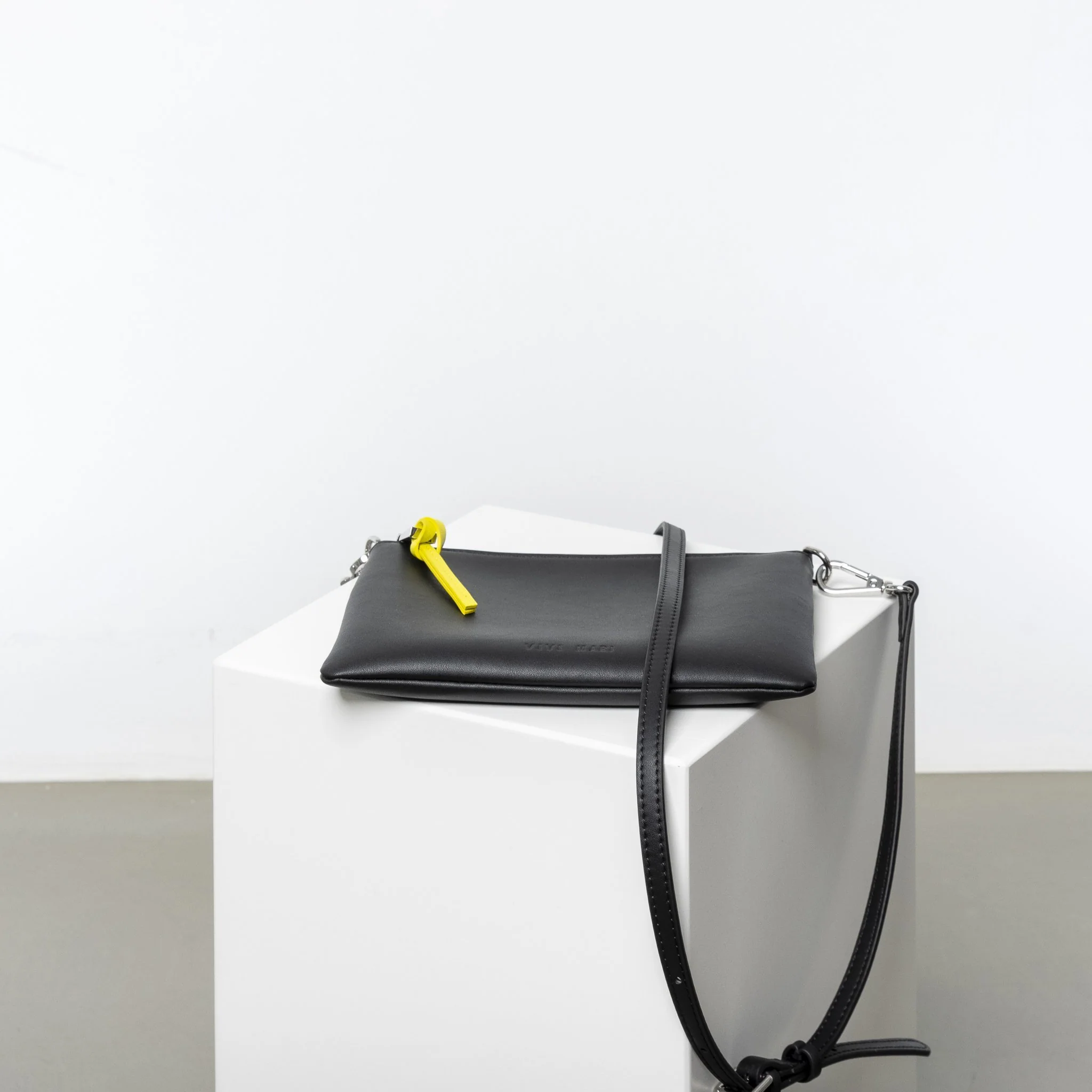 pouch + strap basic classic thin - black - Image 13