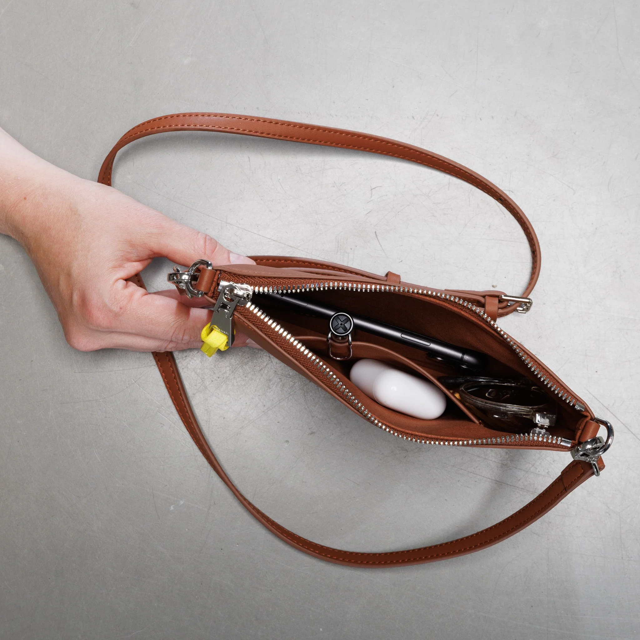 pouch + strap basic classic thin - tan - Image 12