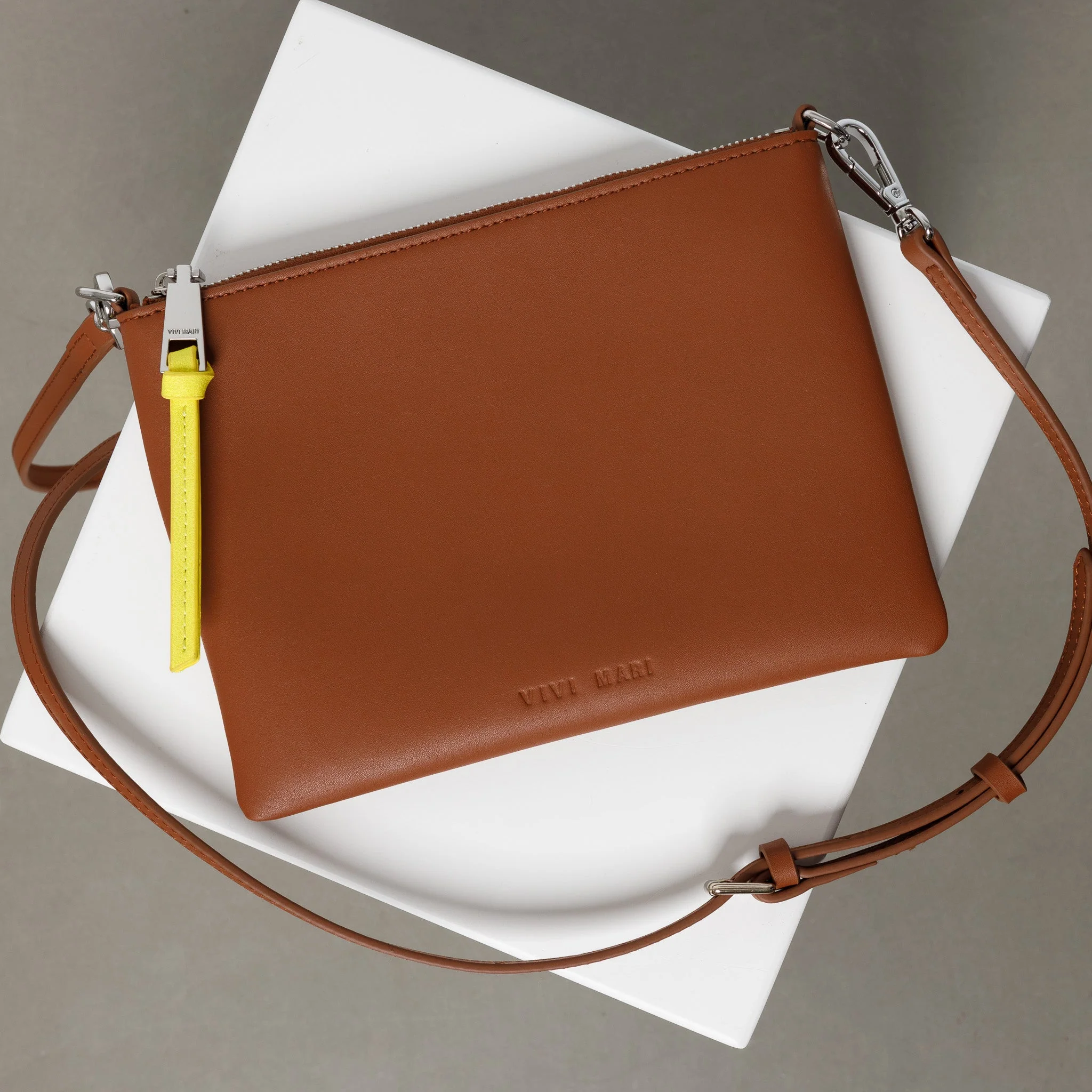 pouch + strap basic classic thin - tan - Image 18