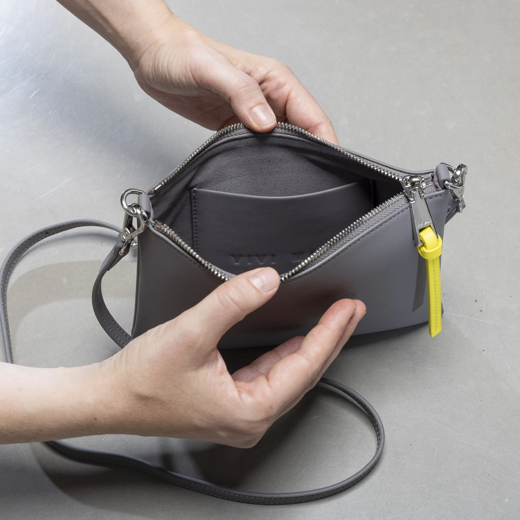 pouch + strap basic classic thin - taupe - Image 14