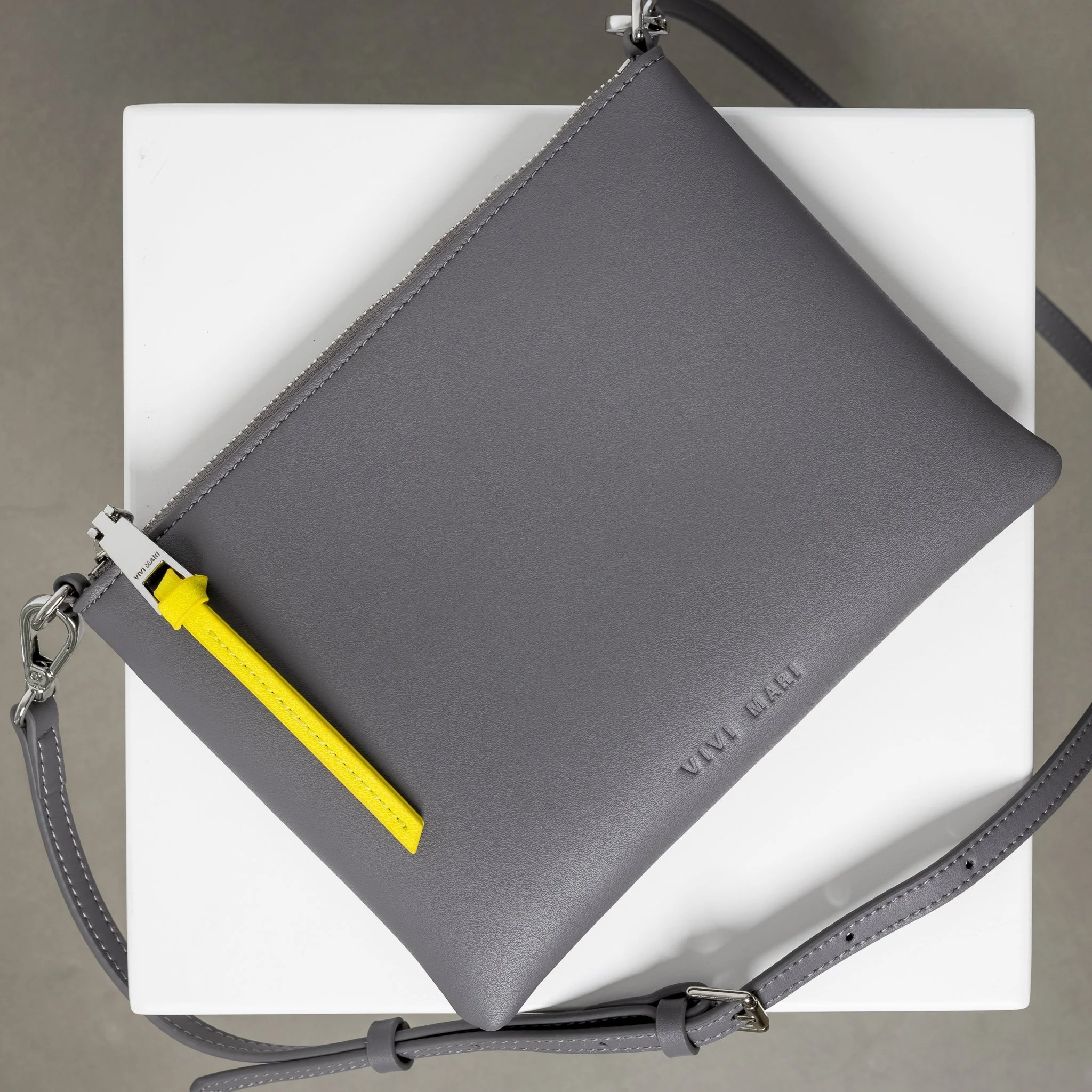 pouch + strap basic classic thin - taupe - Image 17