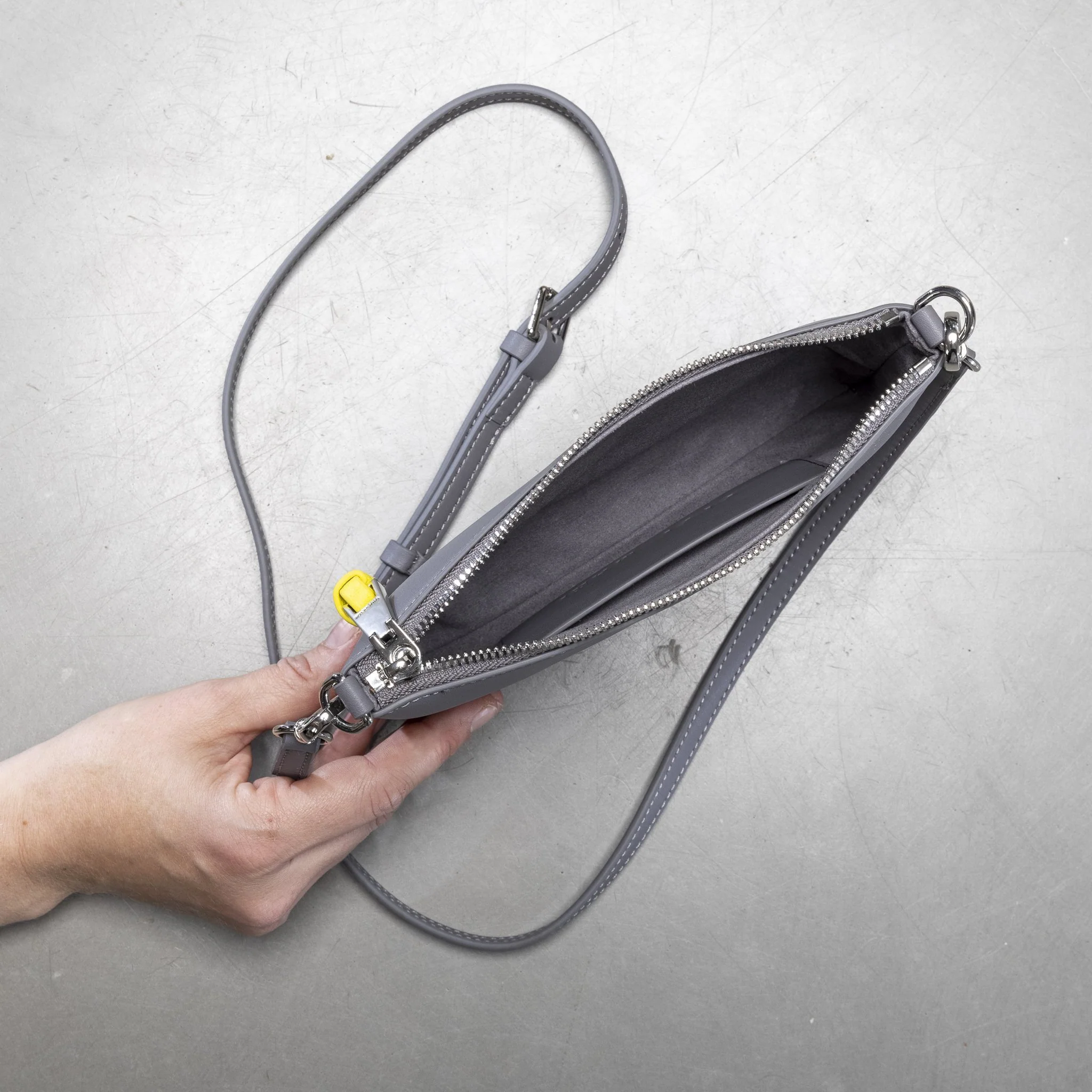 pouch + strap basic classic thin - taupe - Image 5