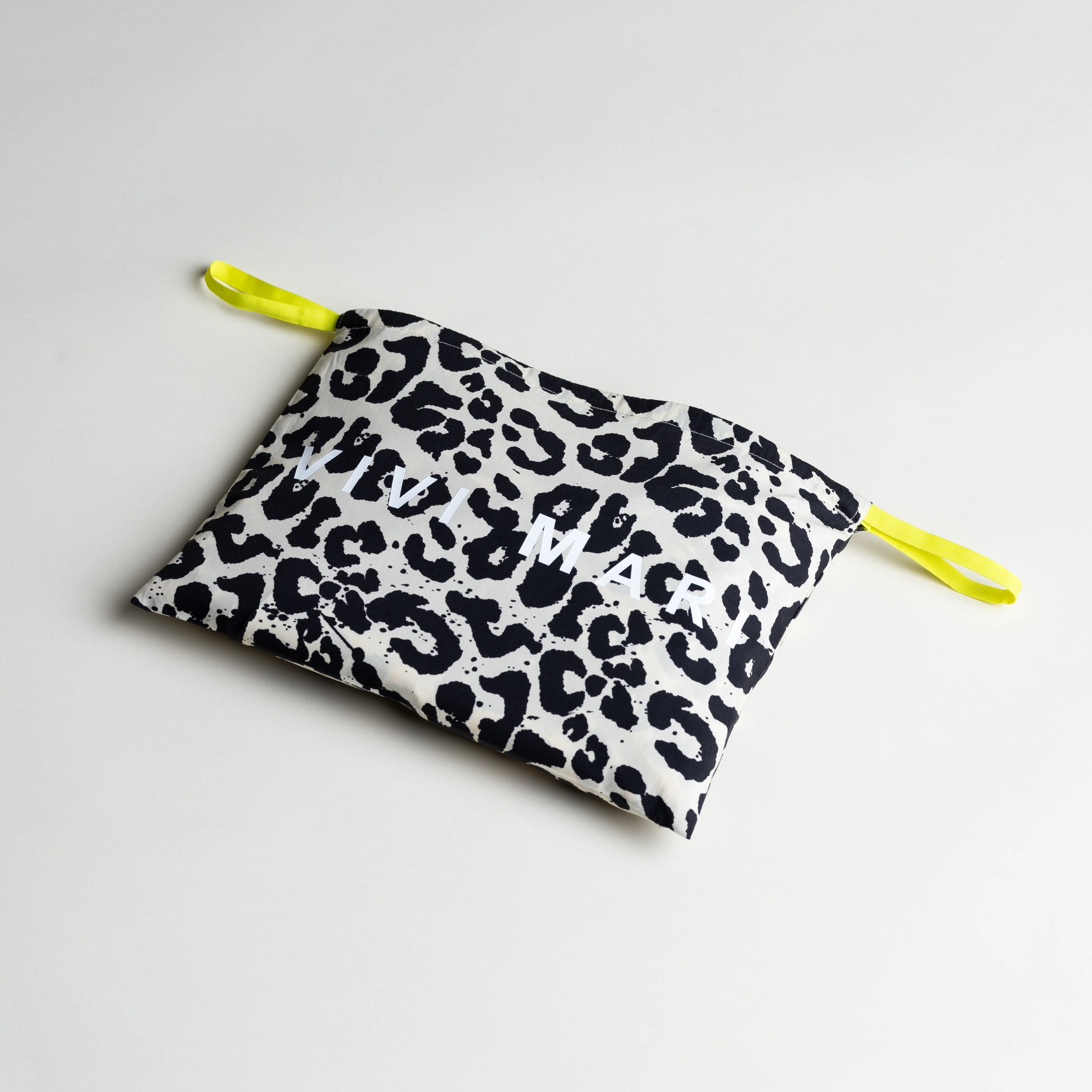 Pyjama Shorts - leo splashes black/sand - Image 10