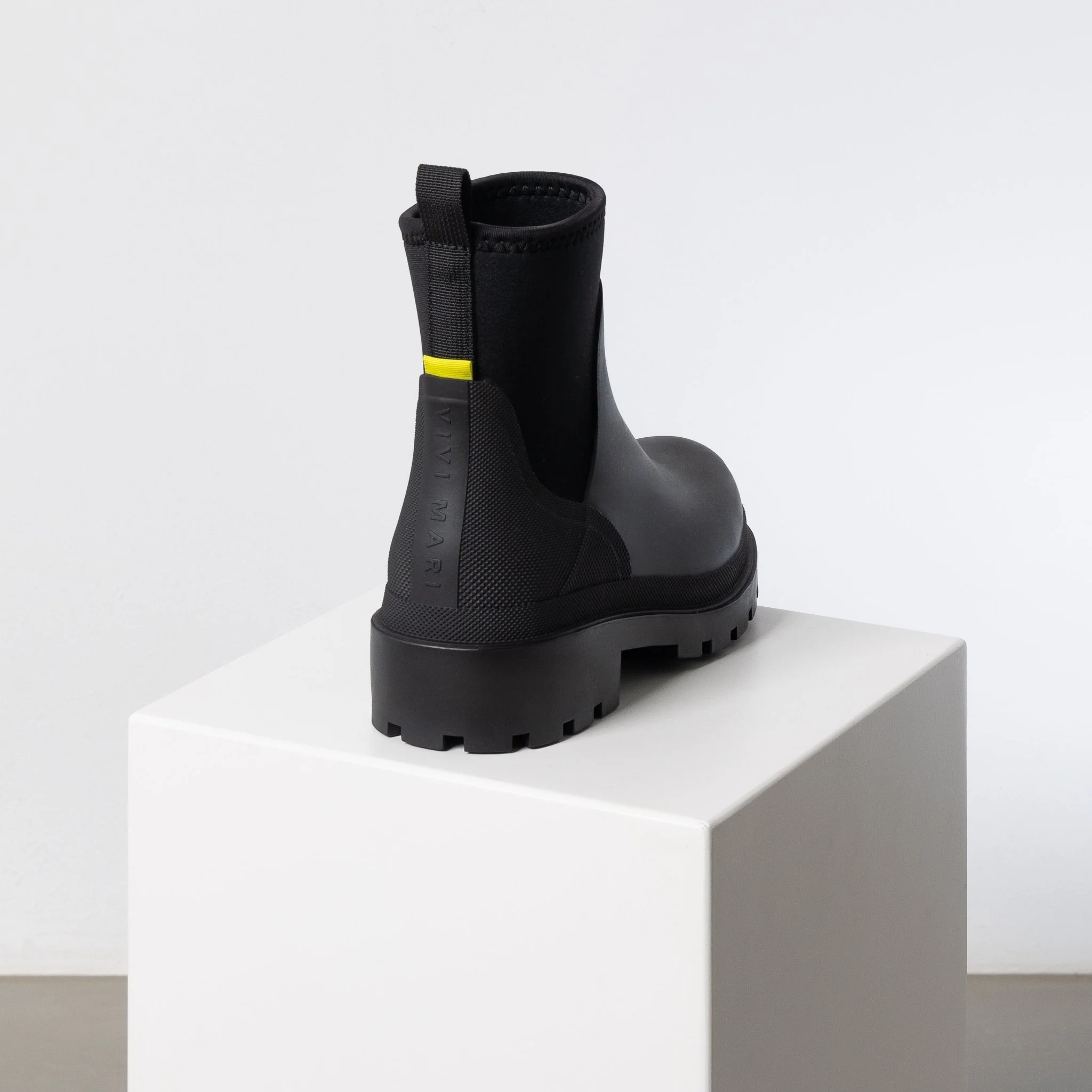 Rainboots short solid black - Image 14