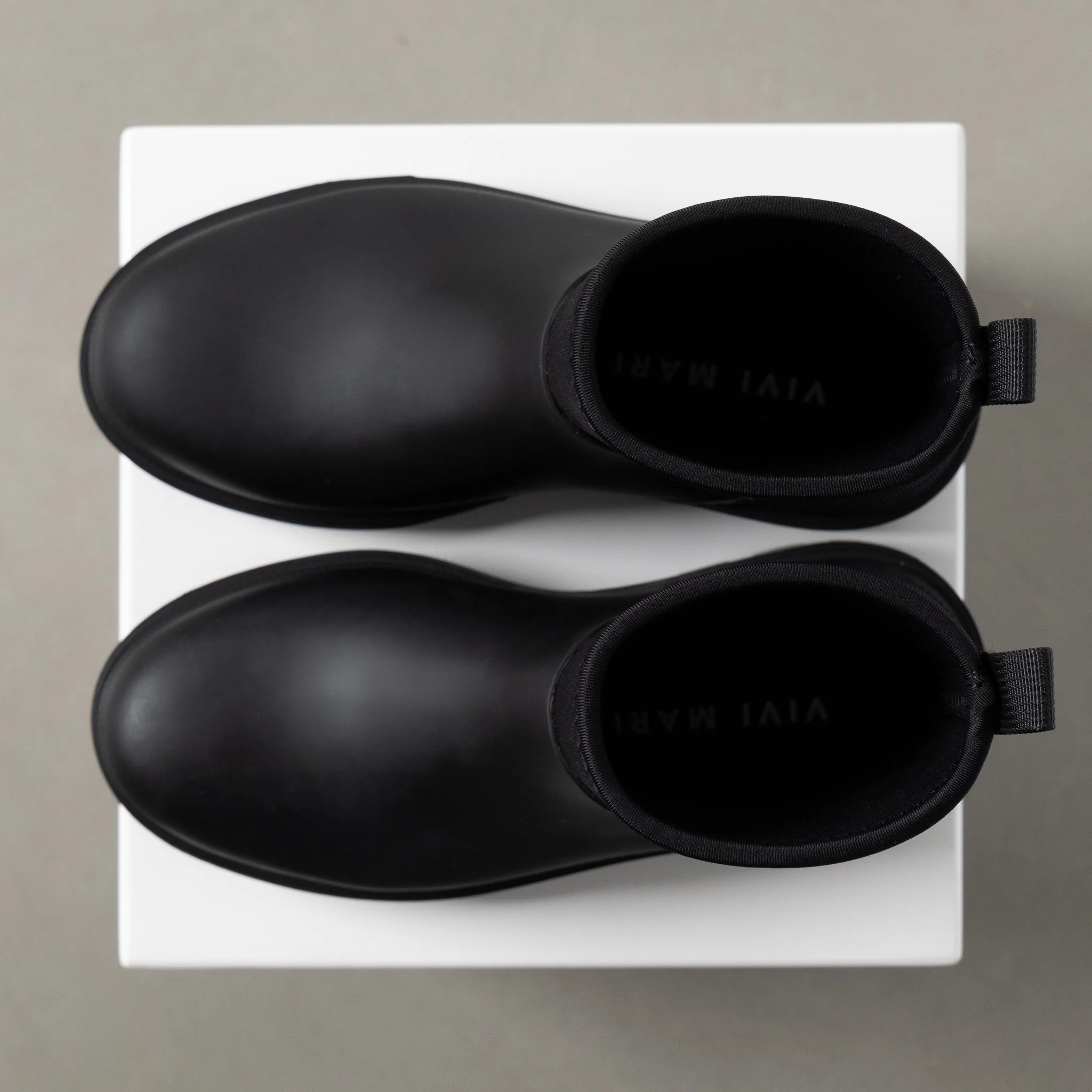 Rainboots short solid black - Image 18