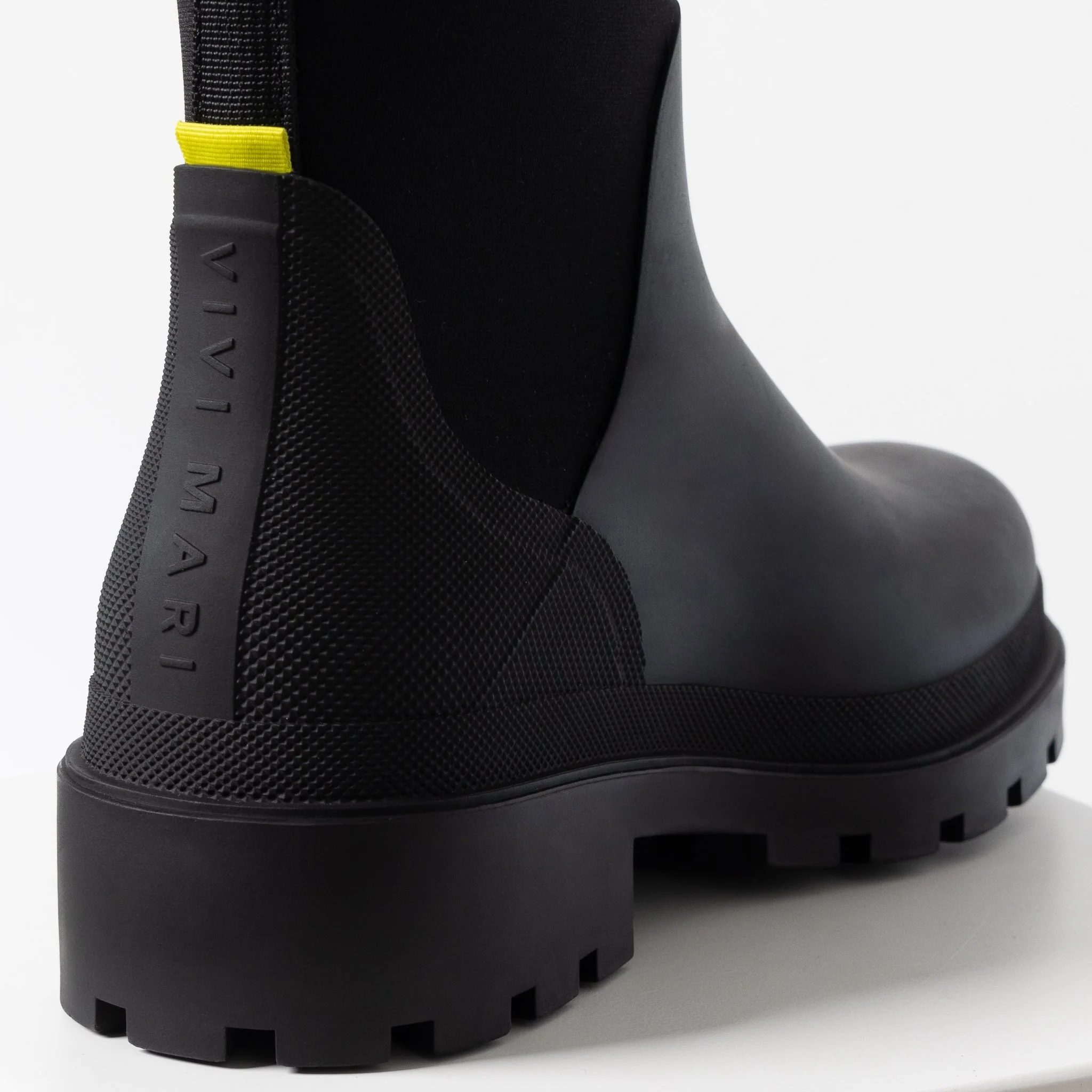 Rainboots short solid black - Image 4