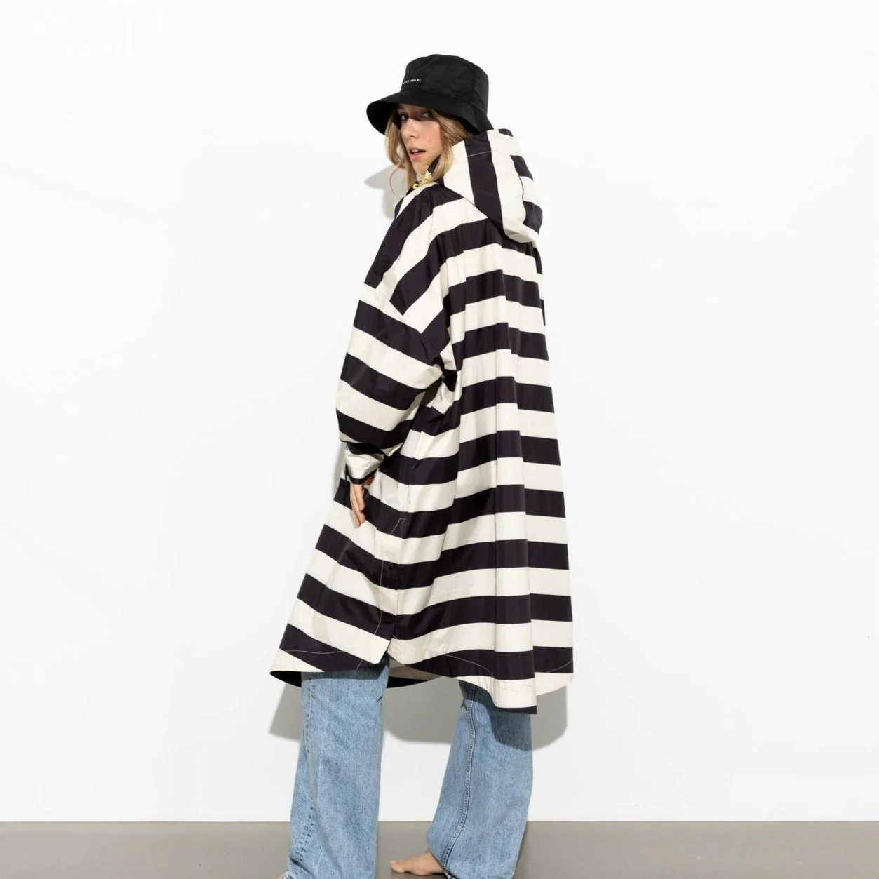 Raincoat bold stripes - black/sand - Image 17