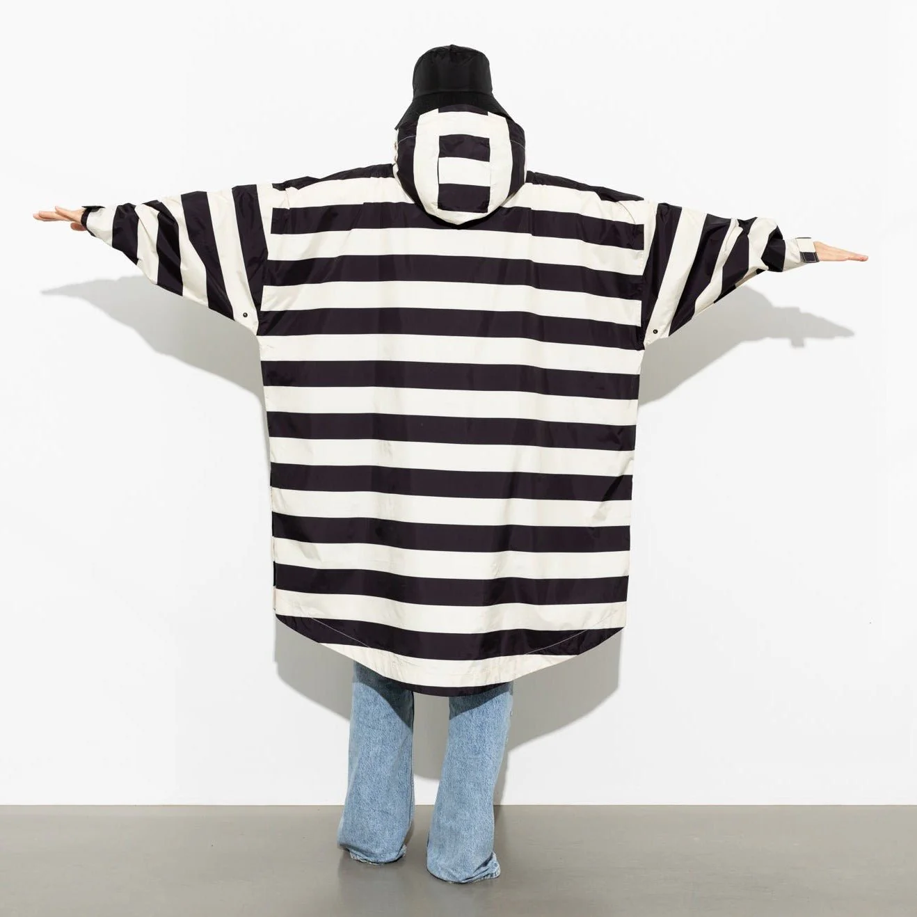 Raincoat bold stripes - black/sand - Image 19