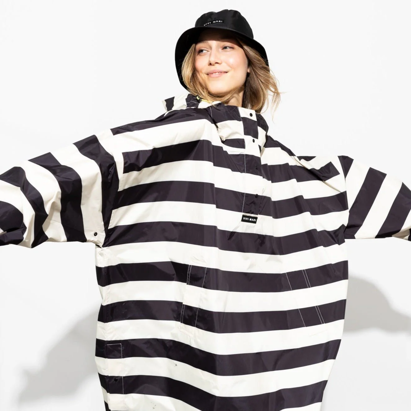 Raincoat bold stripes - black/sand - Image 5