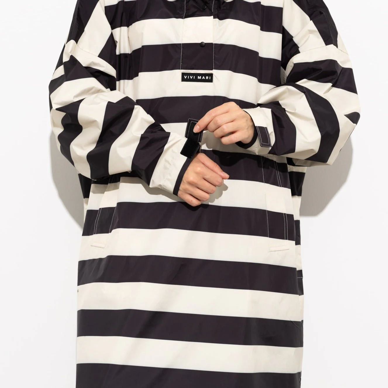 Raincoat bold stripes - black/sand - Image 6
