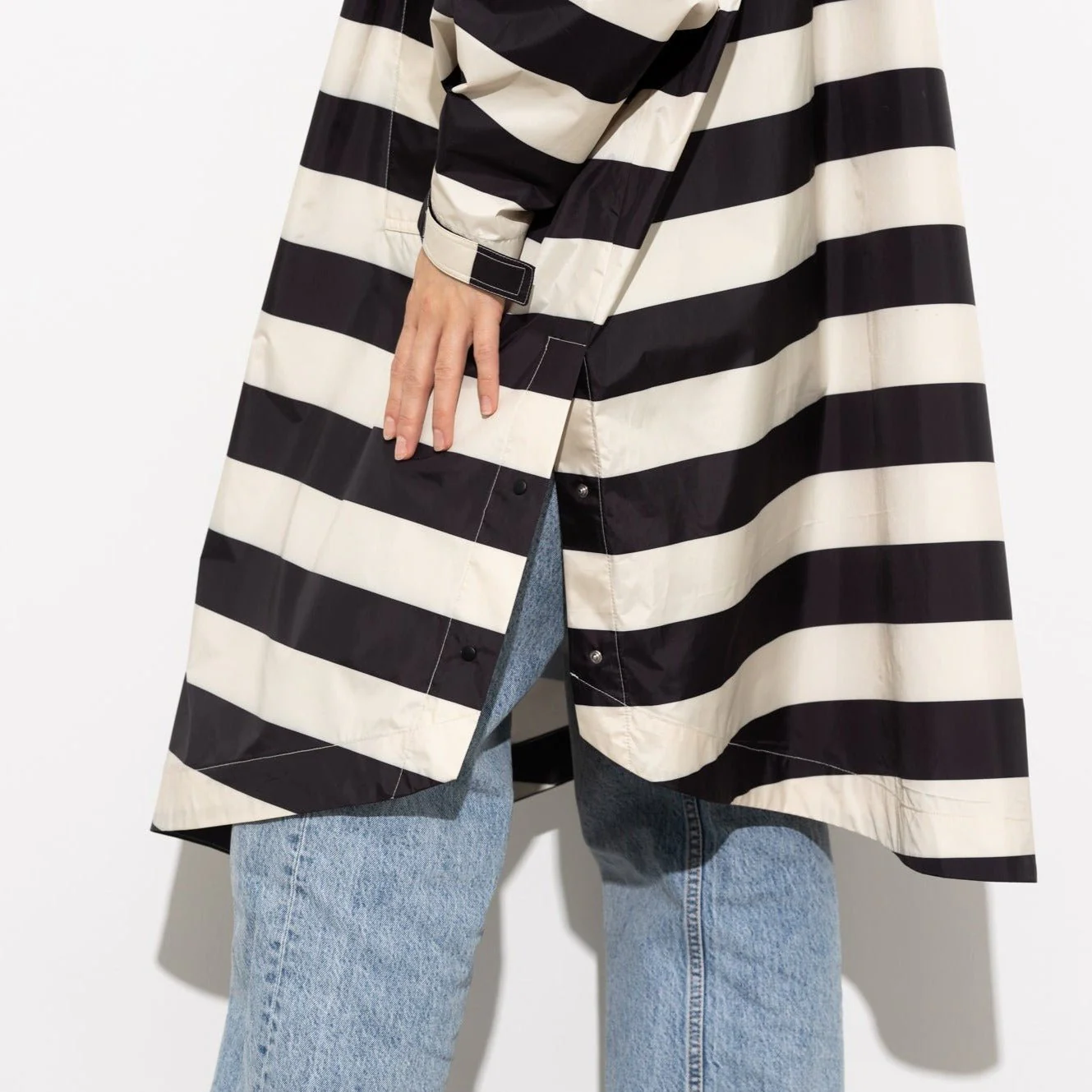 Raincoat bold stripes - black/sand - Image 7