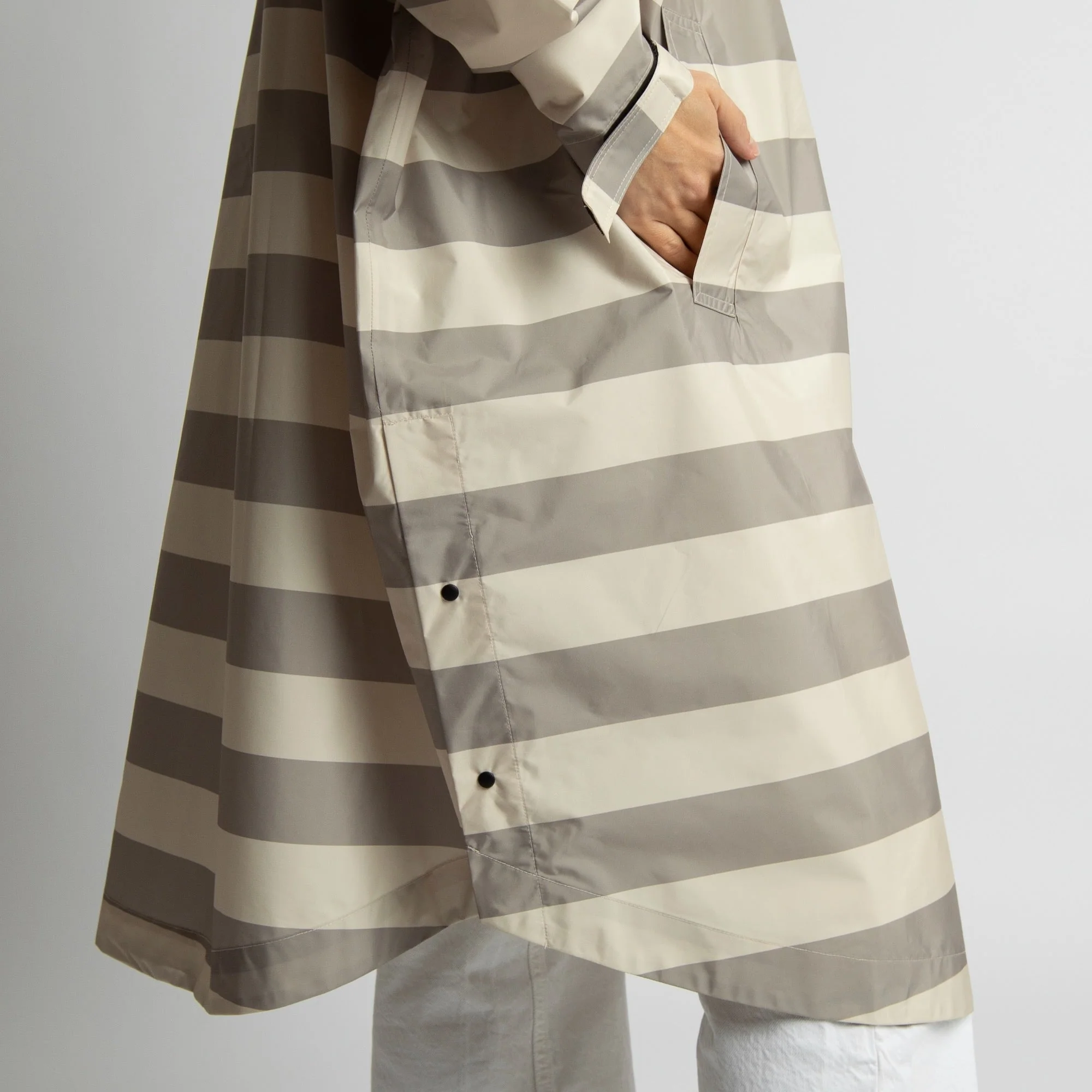 Raincoat bold stripes mushroom/sand - Image 7