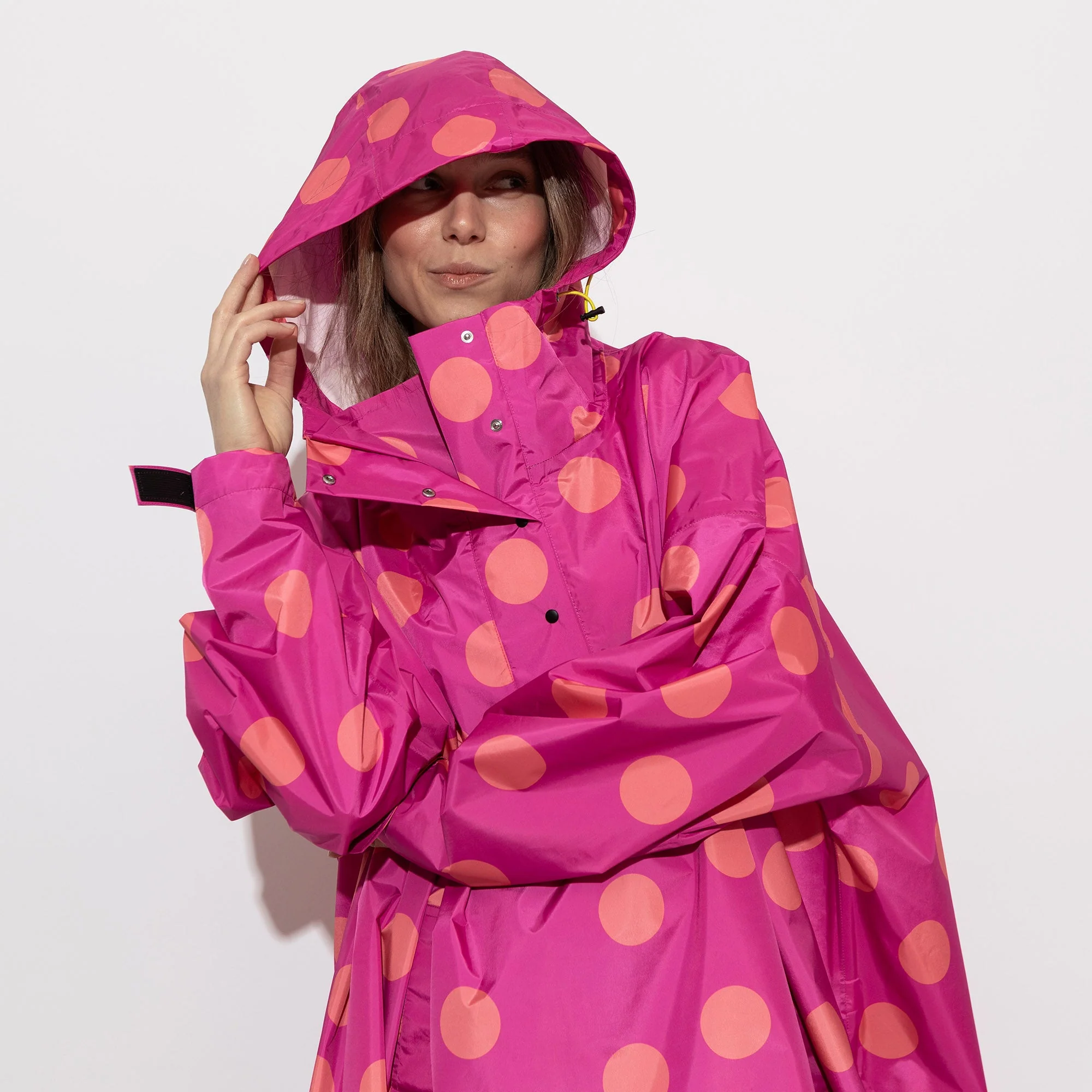Raincoat dots magenta/peach - Image 6