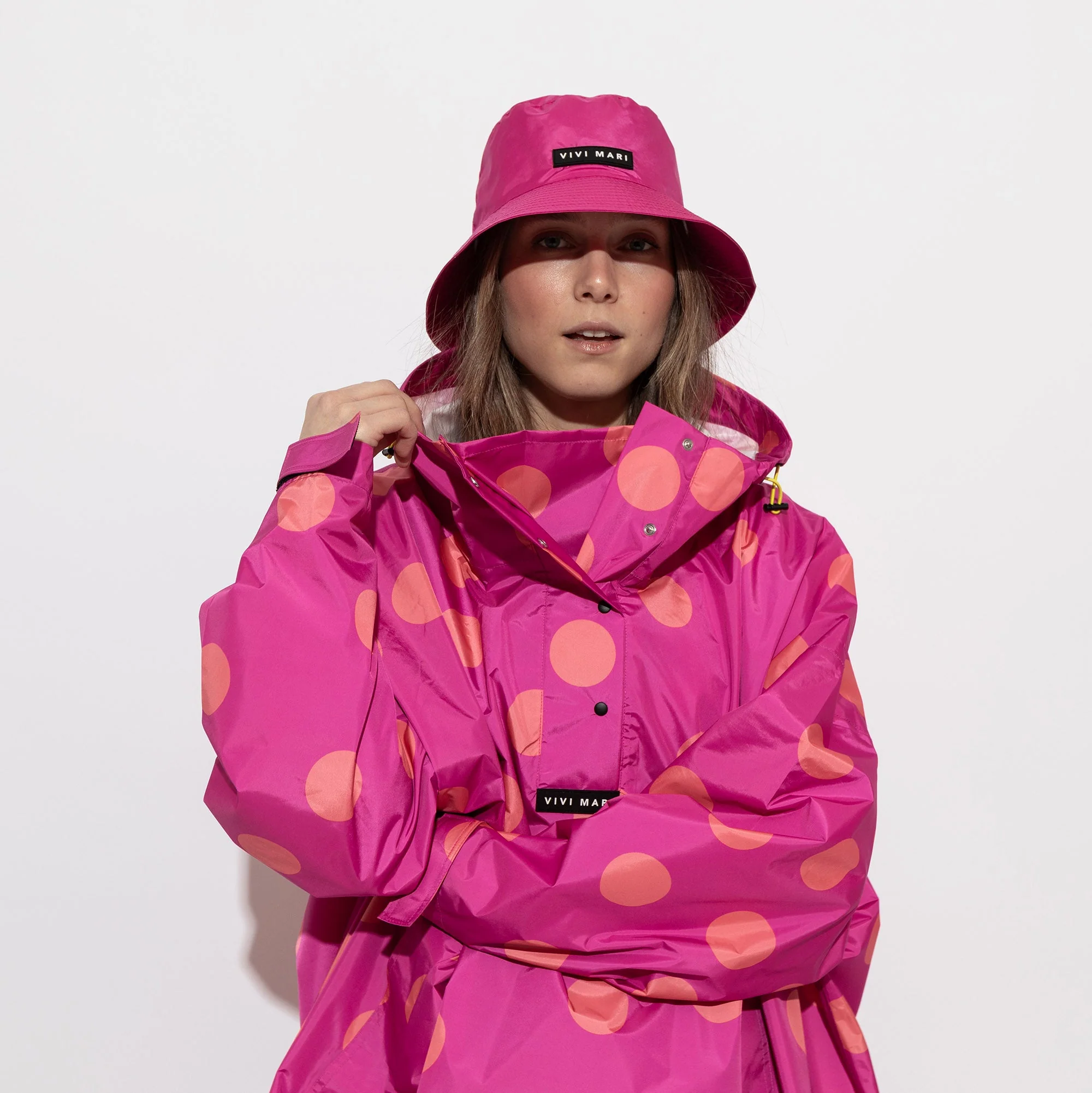Raincoat dots magenta/peach - Image 8
