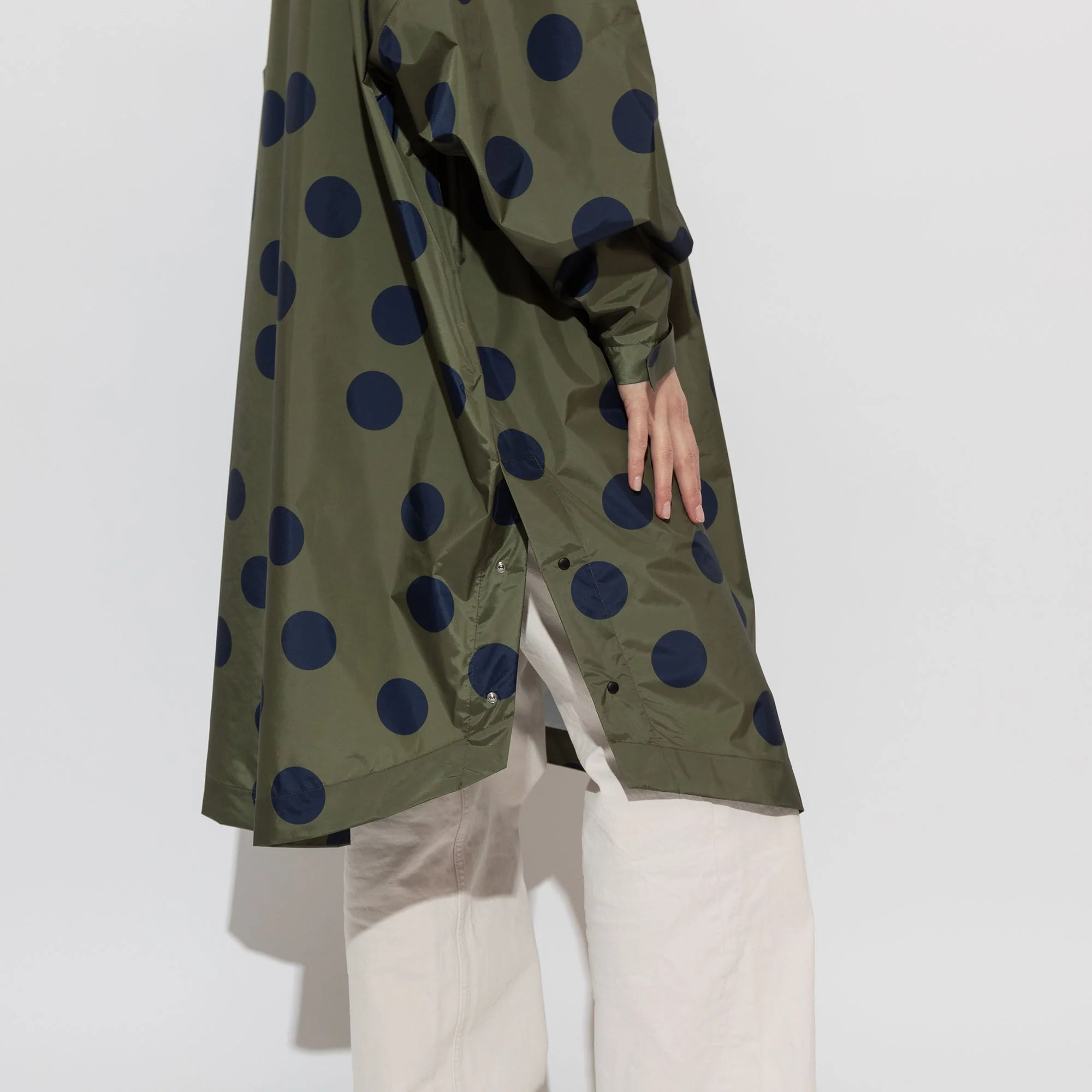 Raincoat dots olive/navy - Image 11
