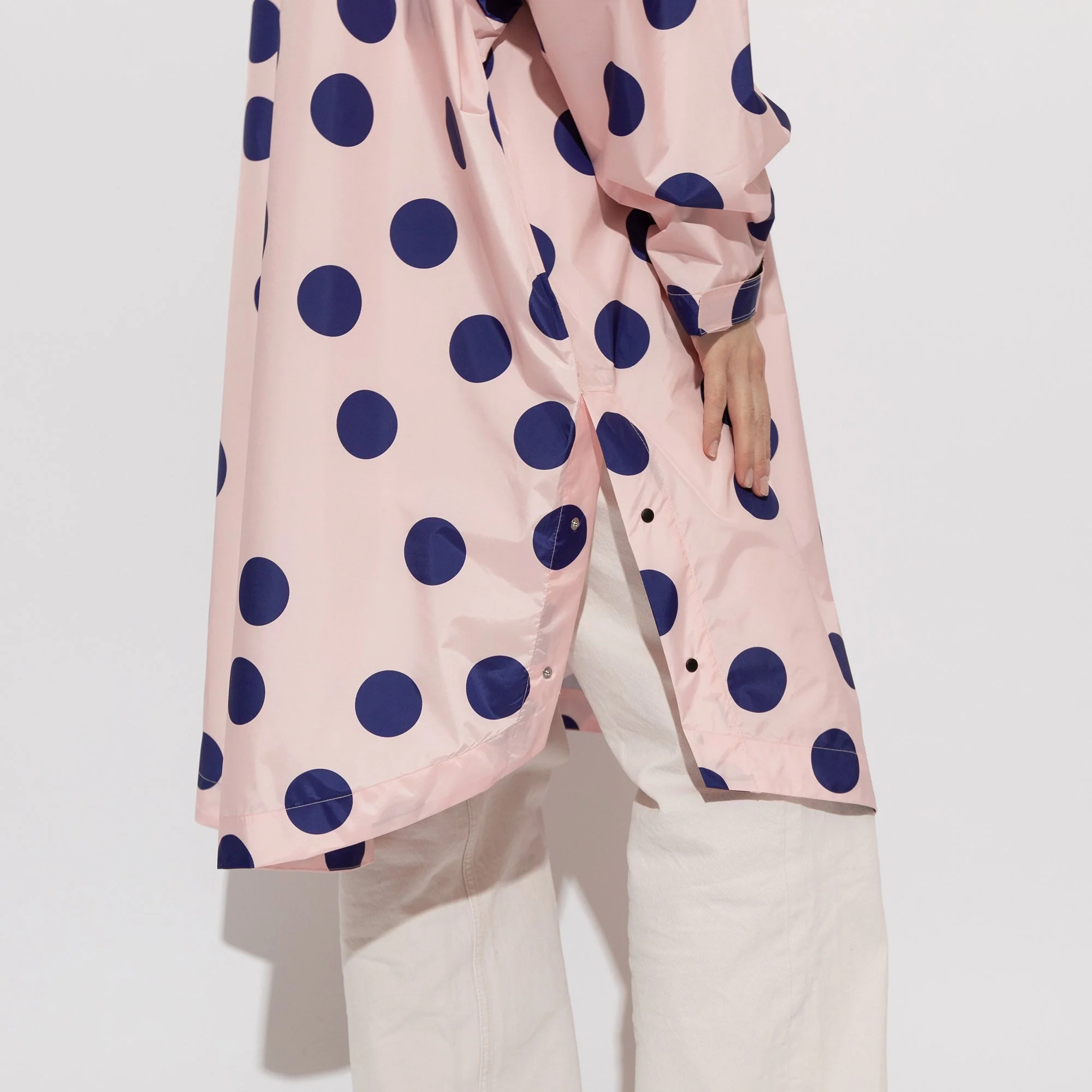 Raincoat dots powder/blue - Image 11